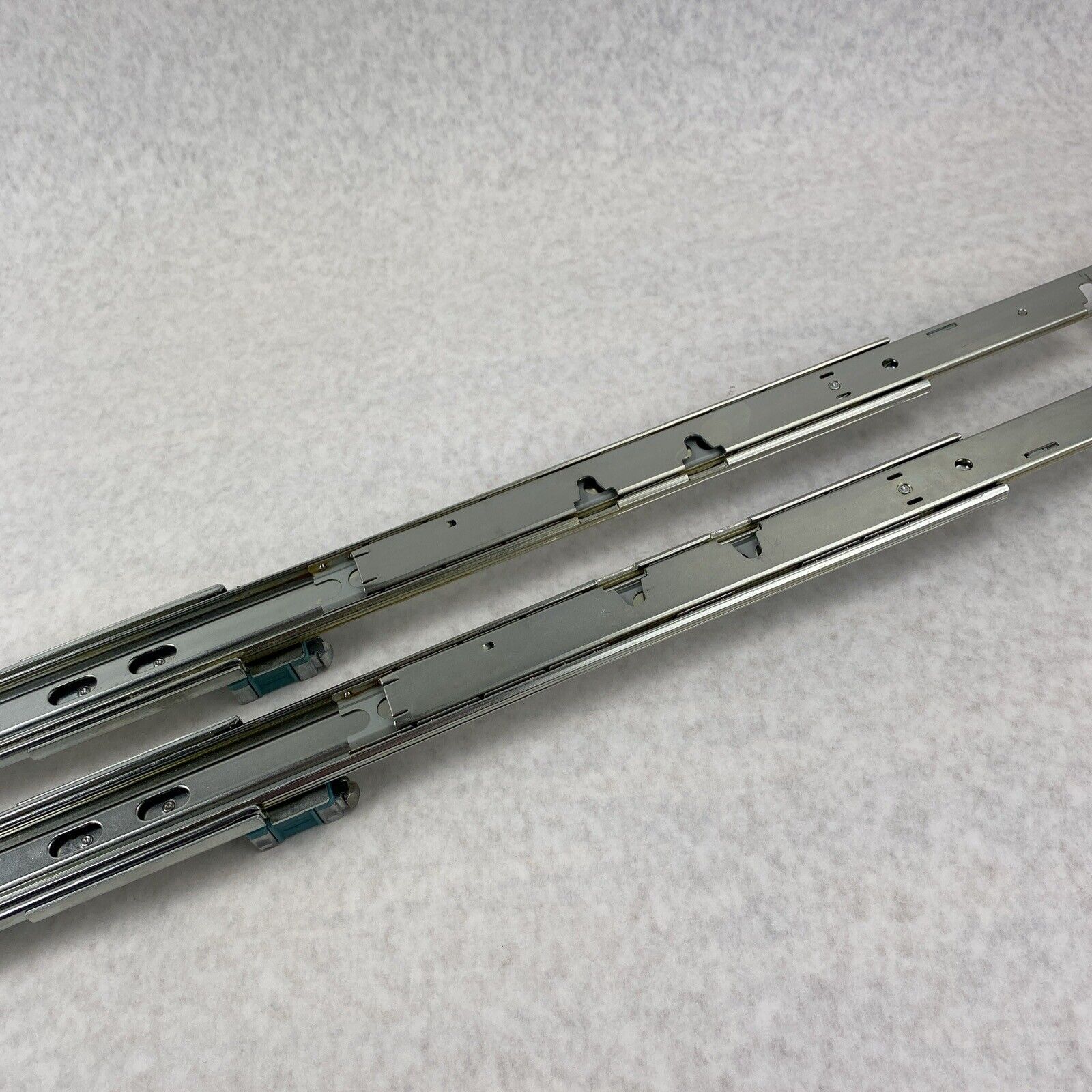 Accuride 03142 Medium-Duty Full Extension Drawer Slide