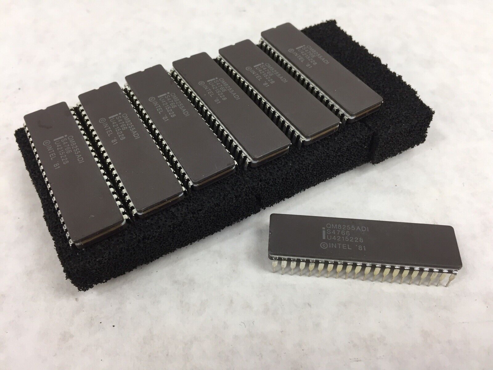 Intel QM8255ADI - S4766 - U4215228 - Integrated Circuit -  Lot of 12