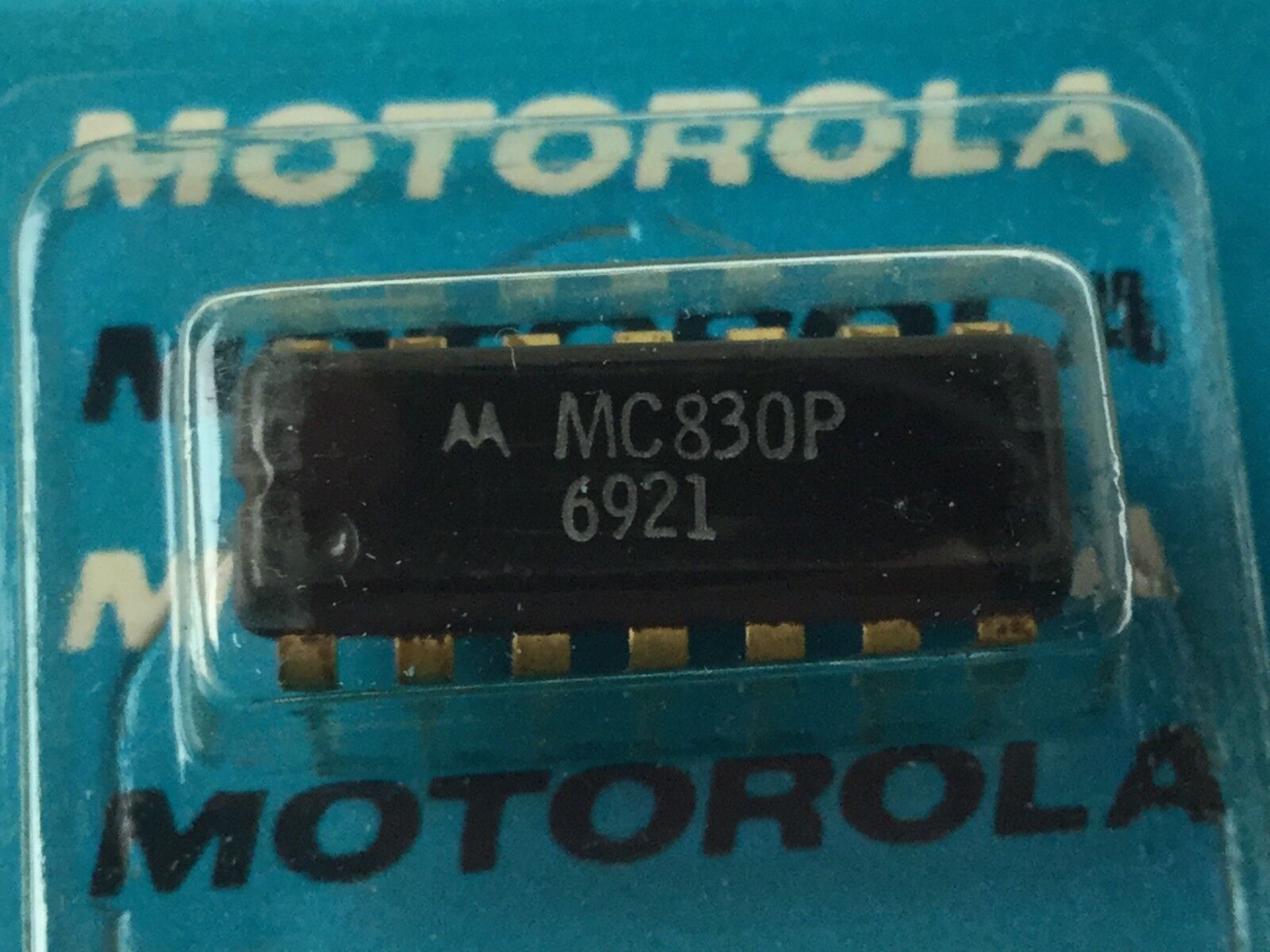 Motorola MC830P  14 Pin Dip Gold   Lot of 15