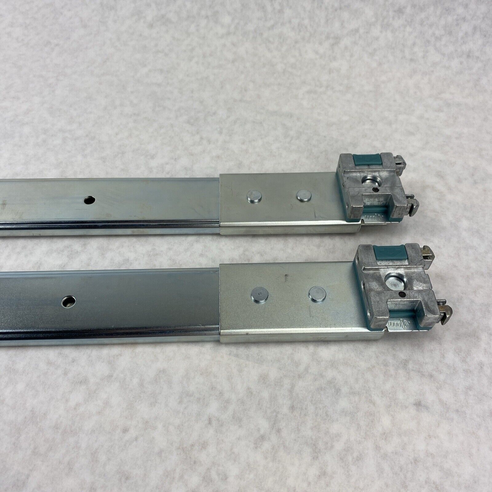 Accuride 03142 Medium-Duty Full Extension Drawer Slide