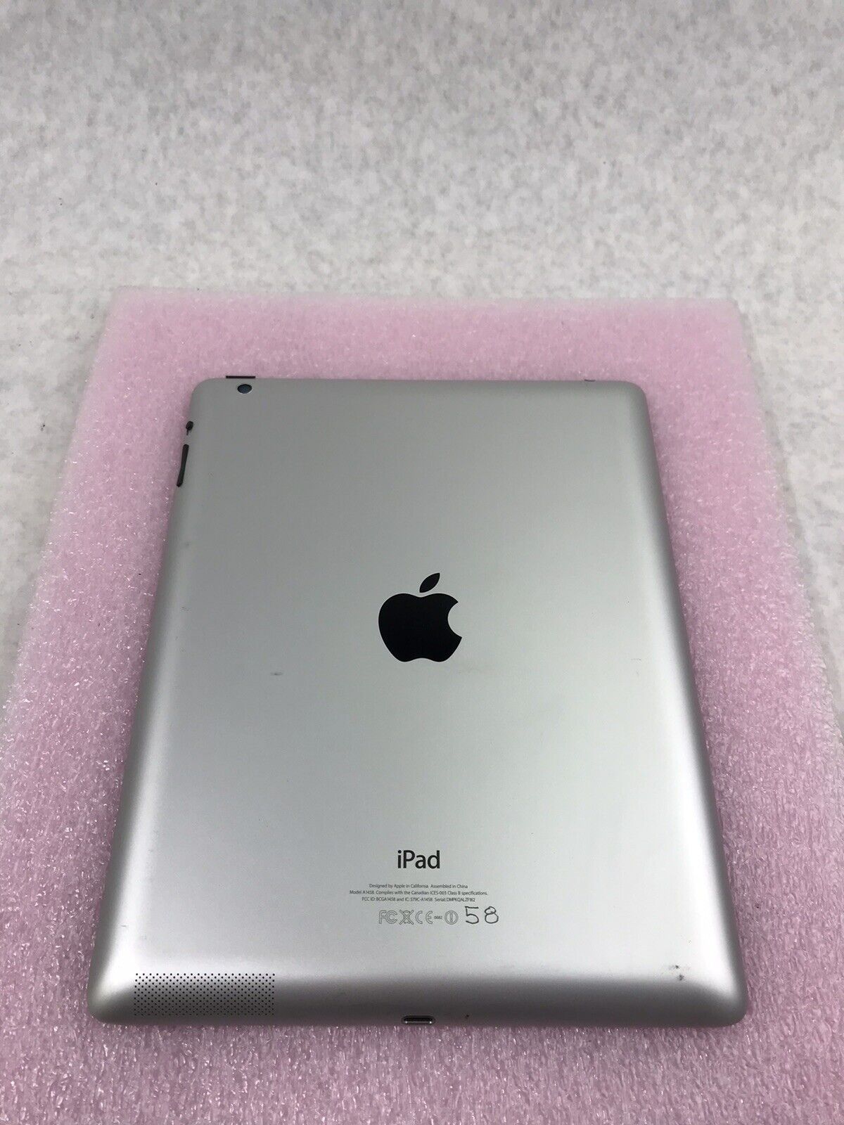 Apple iPad 4th Gen. Black 16GB 9.7" A1458 MC769LL/A Wi-Fi