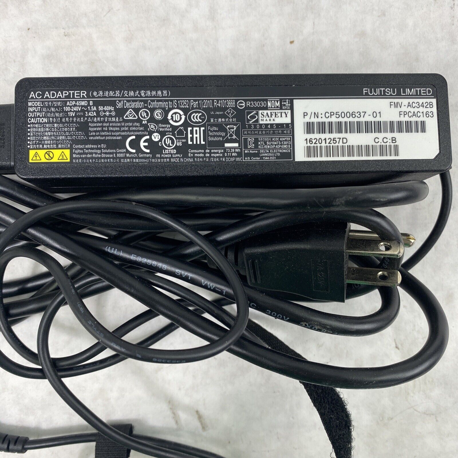 Fujitsu ADP-65MD B Power Adapter 19V 3.42A 65W CP500637-01 FMV-AC342B FPCAC163