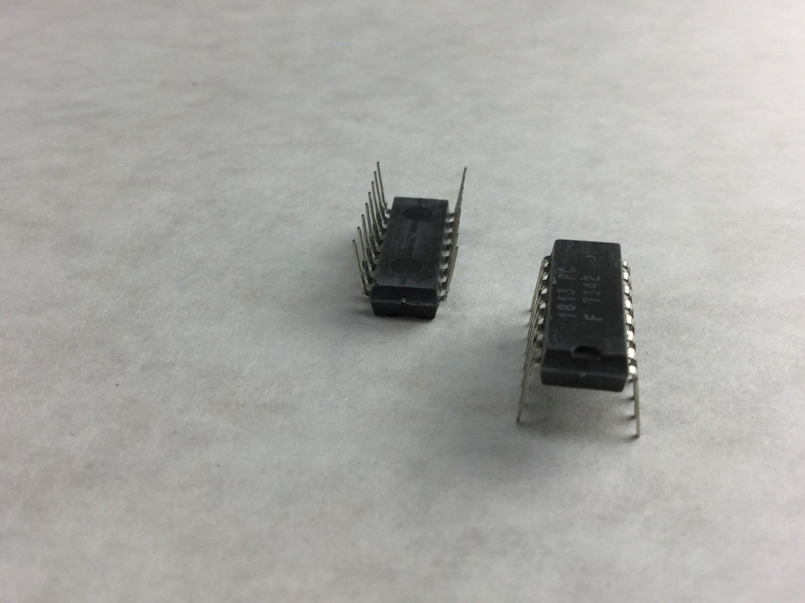 Genuine FAIRCHILD 1813 PC  F 7342 16-Pin Dip Integrated Circuit  Lot of 30