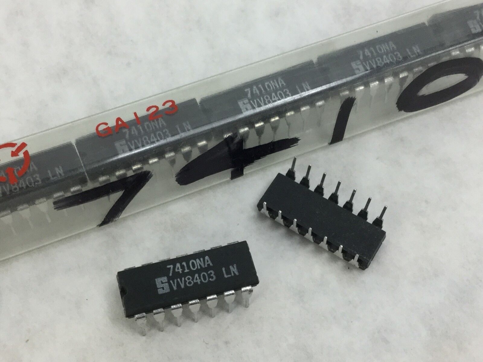 Signetics 7410NA 14 Pin  Lot of 10  New
