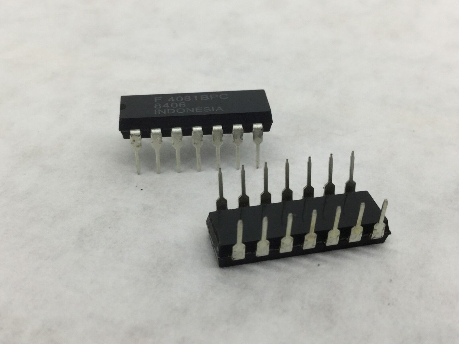 Genuine FAIRCHILD 4081BPC 14 Pin  Lot of 24