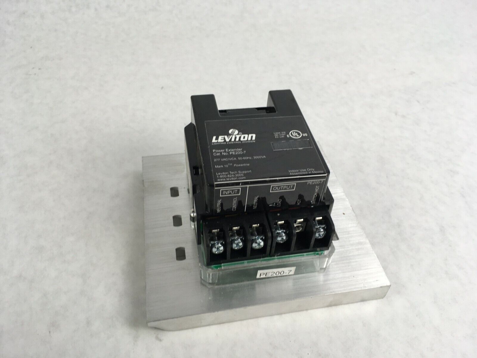 Leviton PE200-7 Power Extender