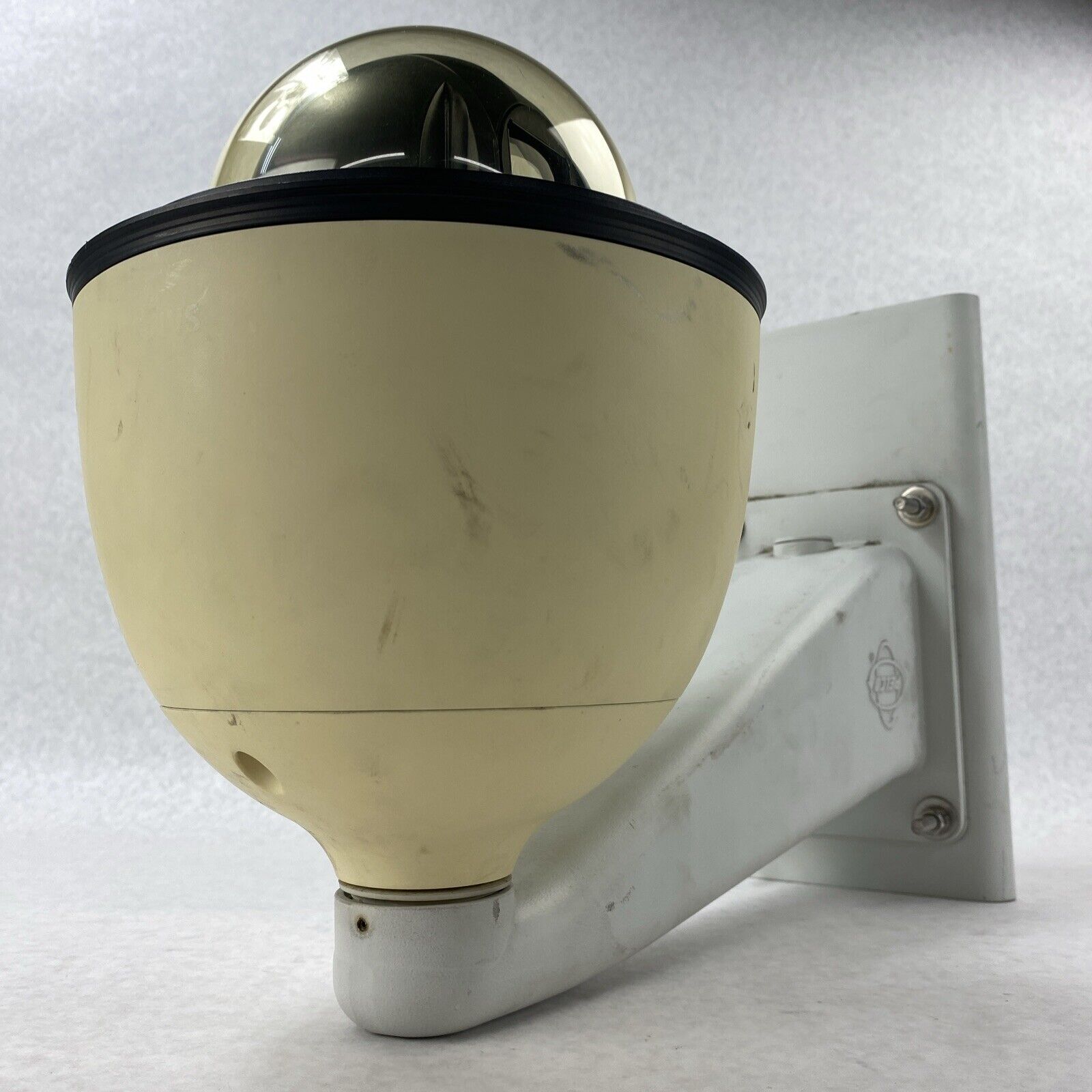 Samsung SCP-2273HN Digital Color Camera w/ Pelco PA402 Mount IWM-GY