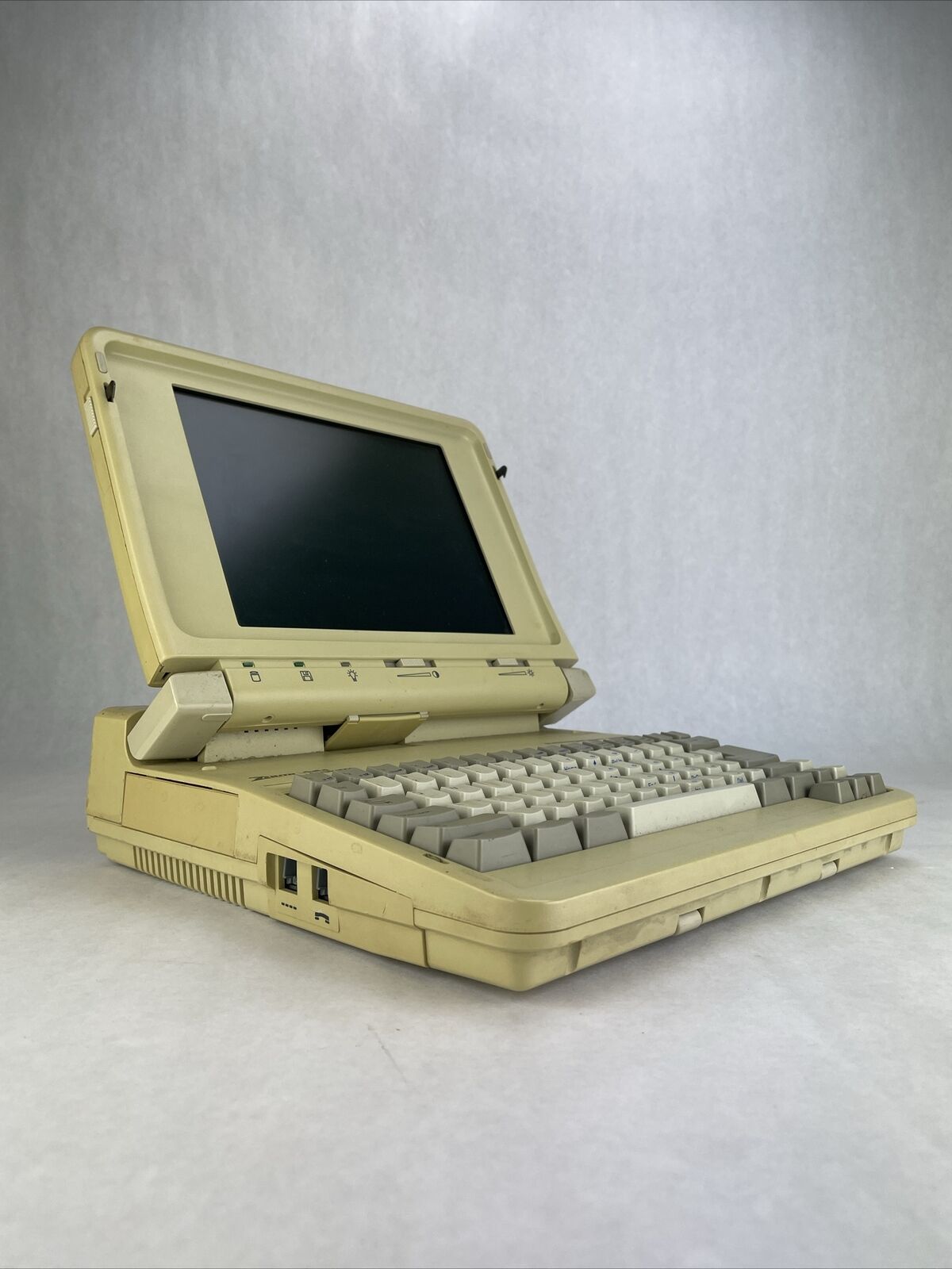 Zenith Super Port 2860 Intel 80286 12MHz ZWL-8200-21