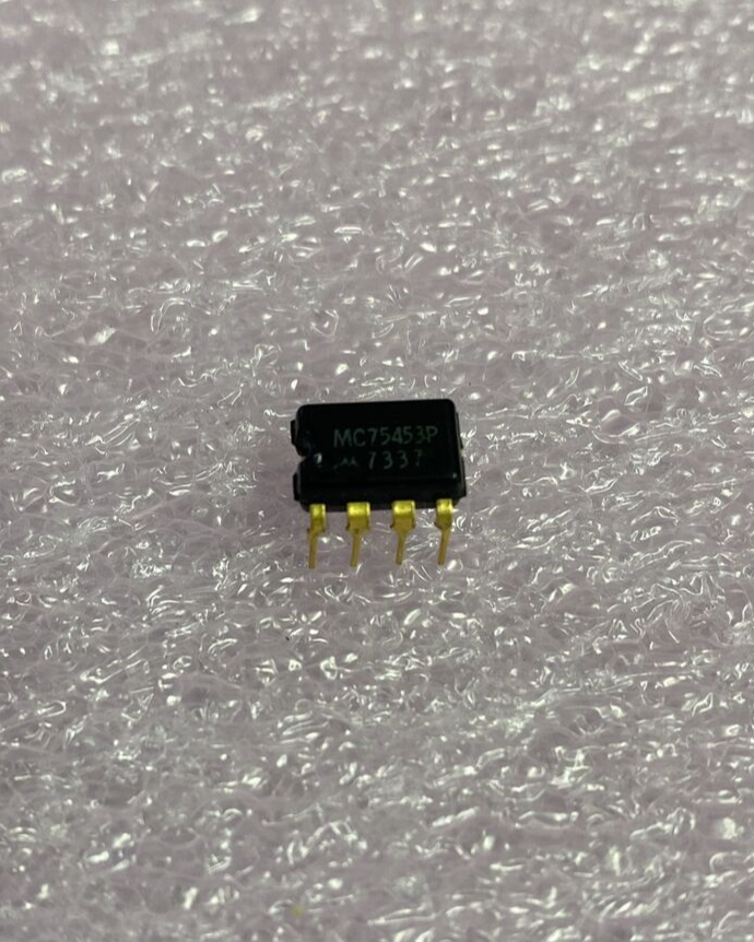 Lot of 27 MOTOROLA MC75453P IC Chip 8 Gold Pin NEW Old Stock