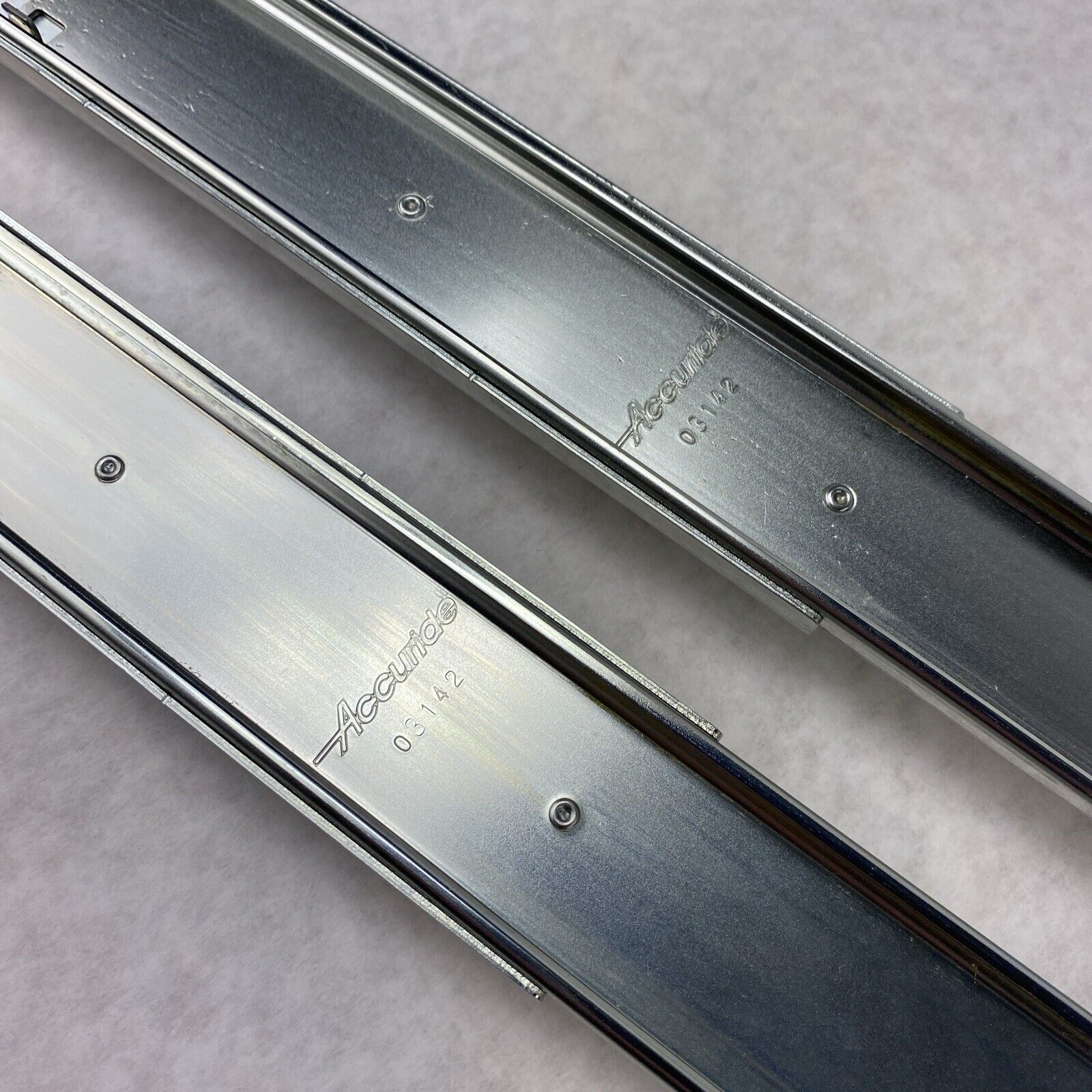 Accuride 03142 Medium-Duty Full Extension Drawer Slide