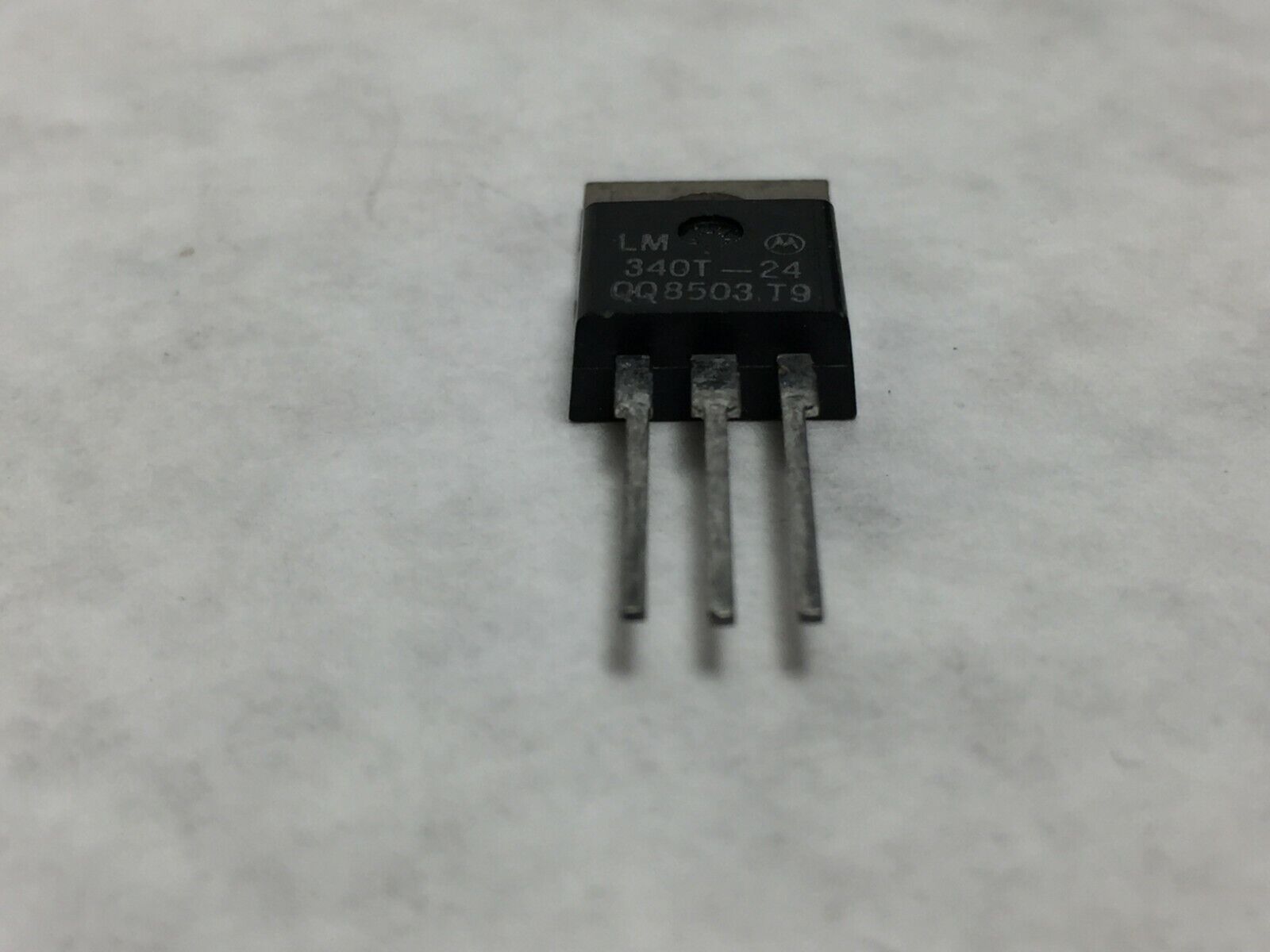 NOS  Motorola LM340T-24   Lot of 50