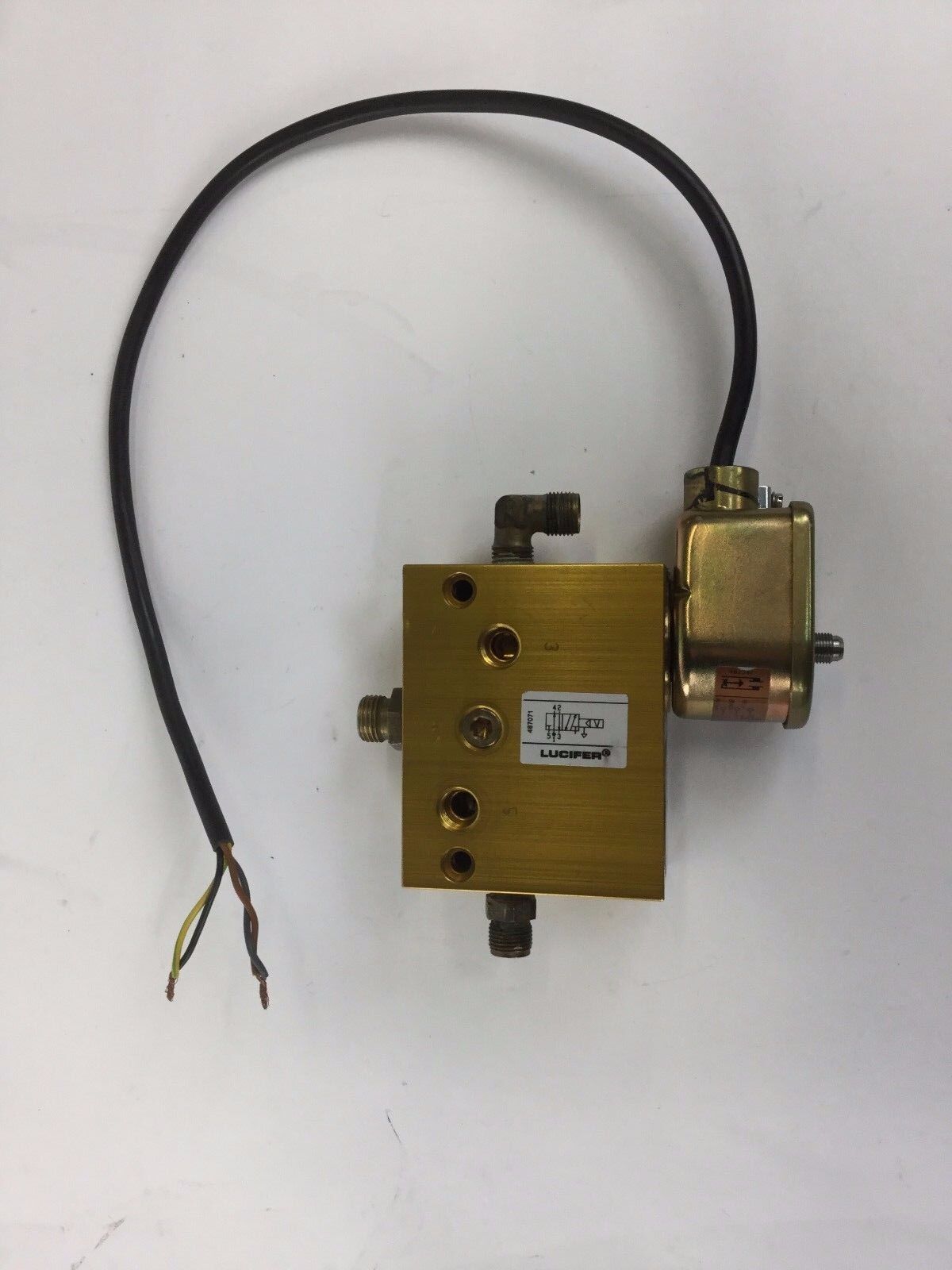 PARKER LUCIFER 345B04 488163N9 250 V= Directional Valve