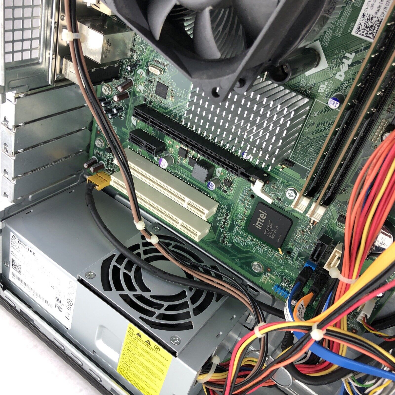 Dell Vostro 230 Slim Tower Pentium Dual Core E5400 2.70GHz 2GB RAM No HDD No OS