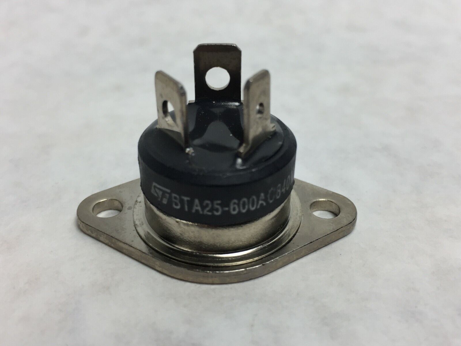 ST BTA25-600AC840 TRIAC  Lot of 4