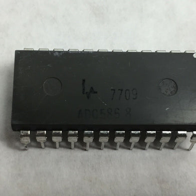(4) ADC586 8 IC  NOS  Lot of 4