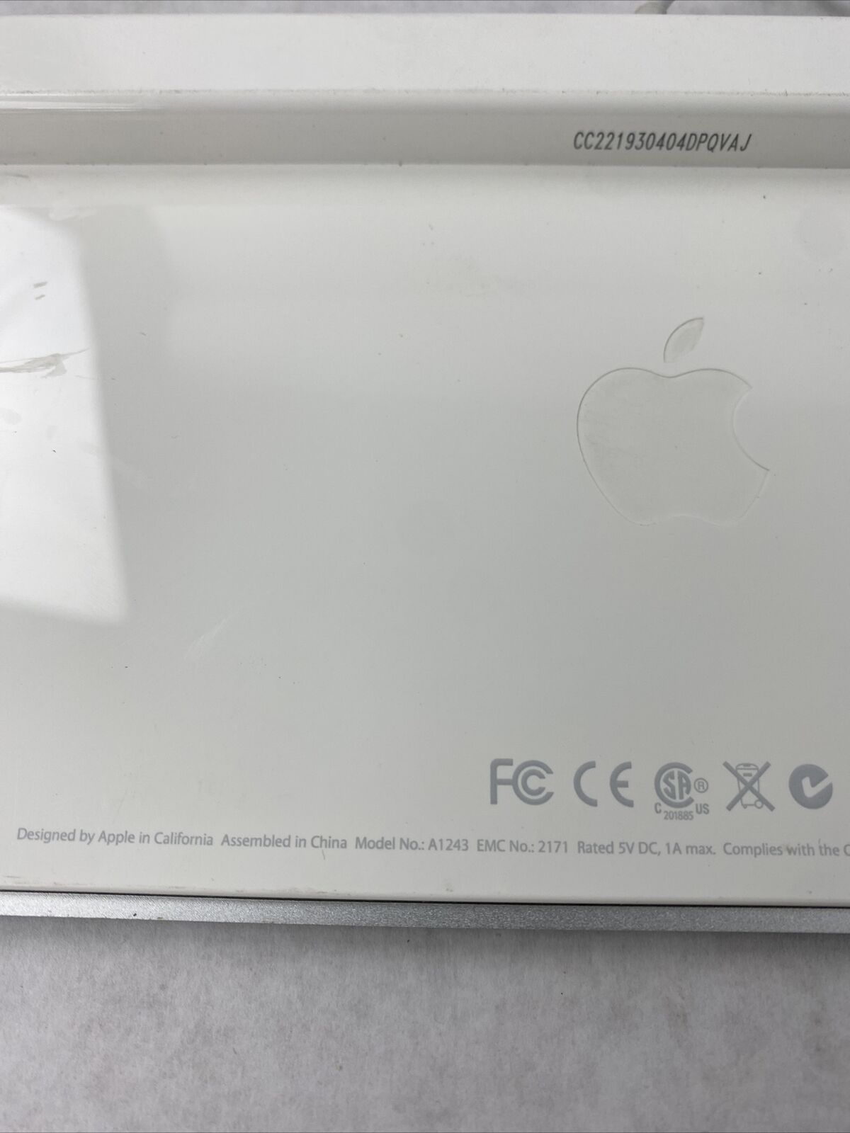 FOR PARTS Apple A1243 Wired USB MB110LL/A Keyboard w/ Genuine OEM Key Covers