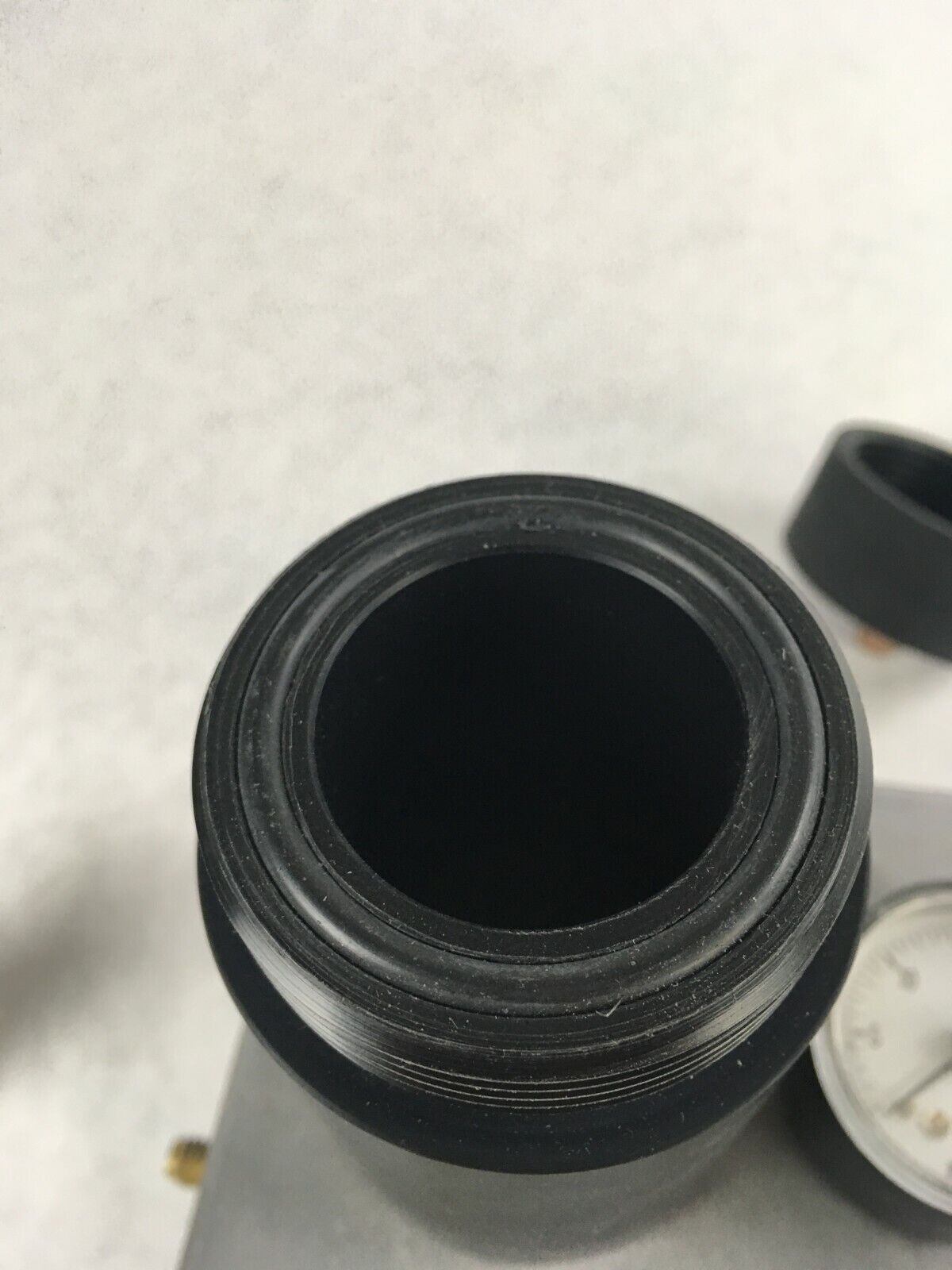 Pressure Compensated Flow Control Valve Vent With Container Vial