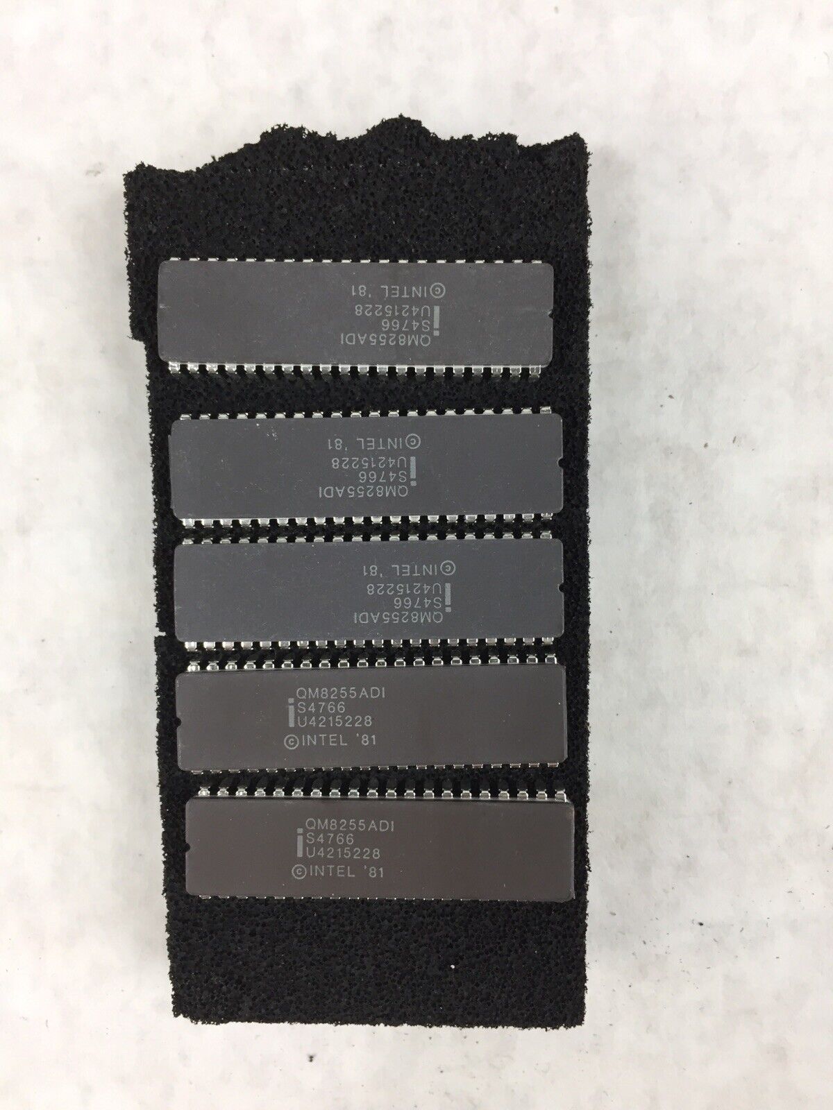 Intel QM8255ADI - S4766 - U4215228 - Integrated Circuit -  Lot of 12