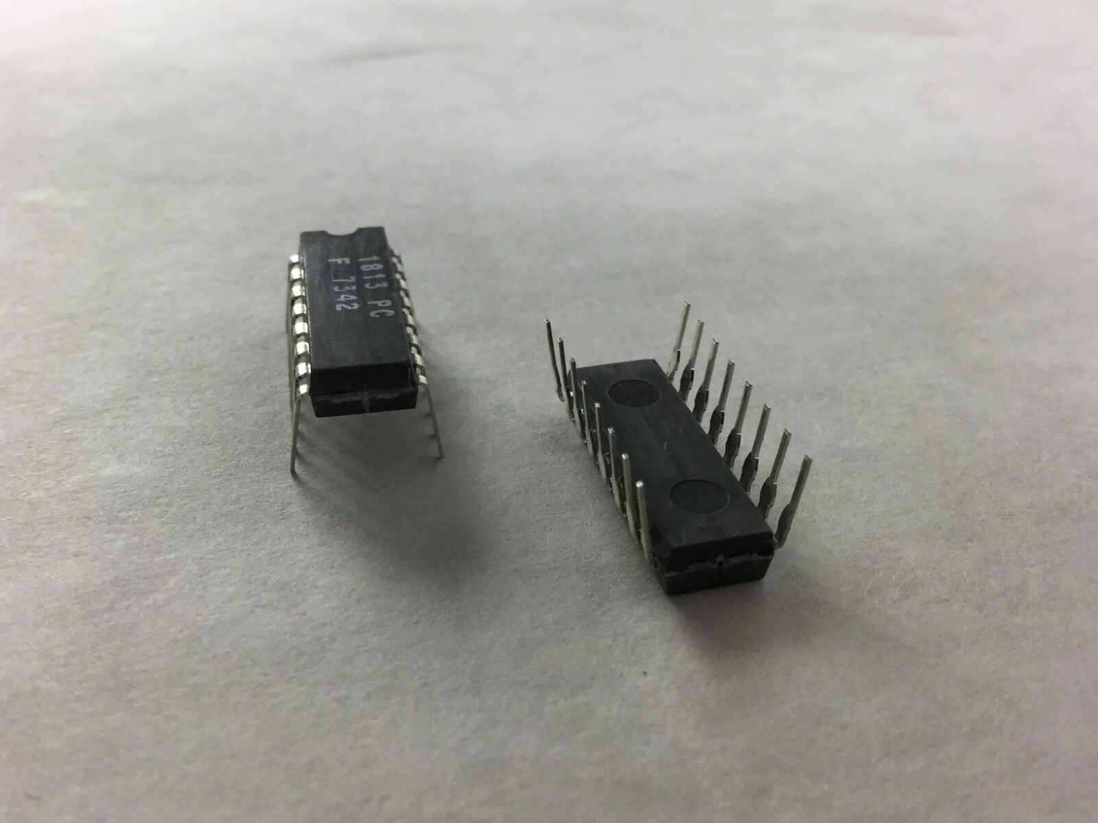 FAIRCHILD 1813 PC  16-Pin Dip Integrated Circuit  Lot of 15