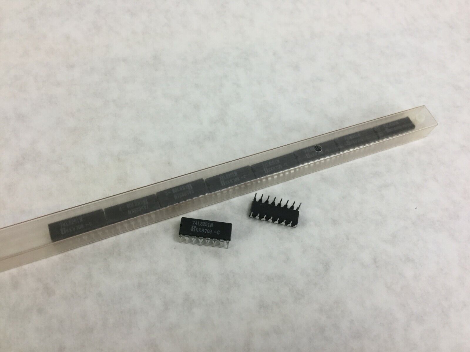 NOS Signetics 74LS251N  3-STATE 1-of-8 Line Data Selector/Multiplexer  Lot of 10