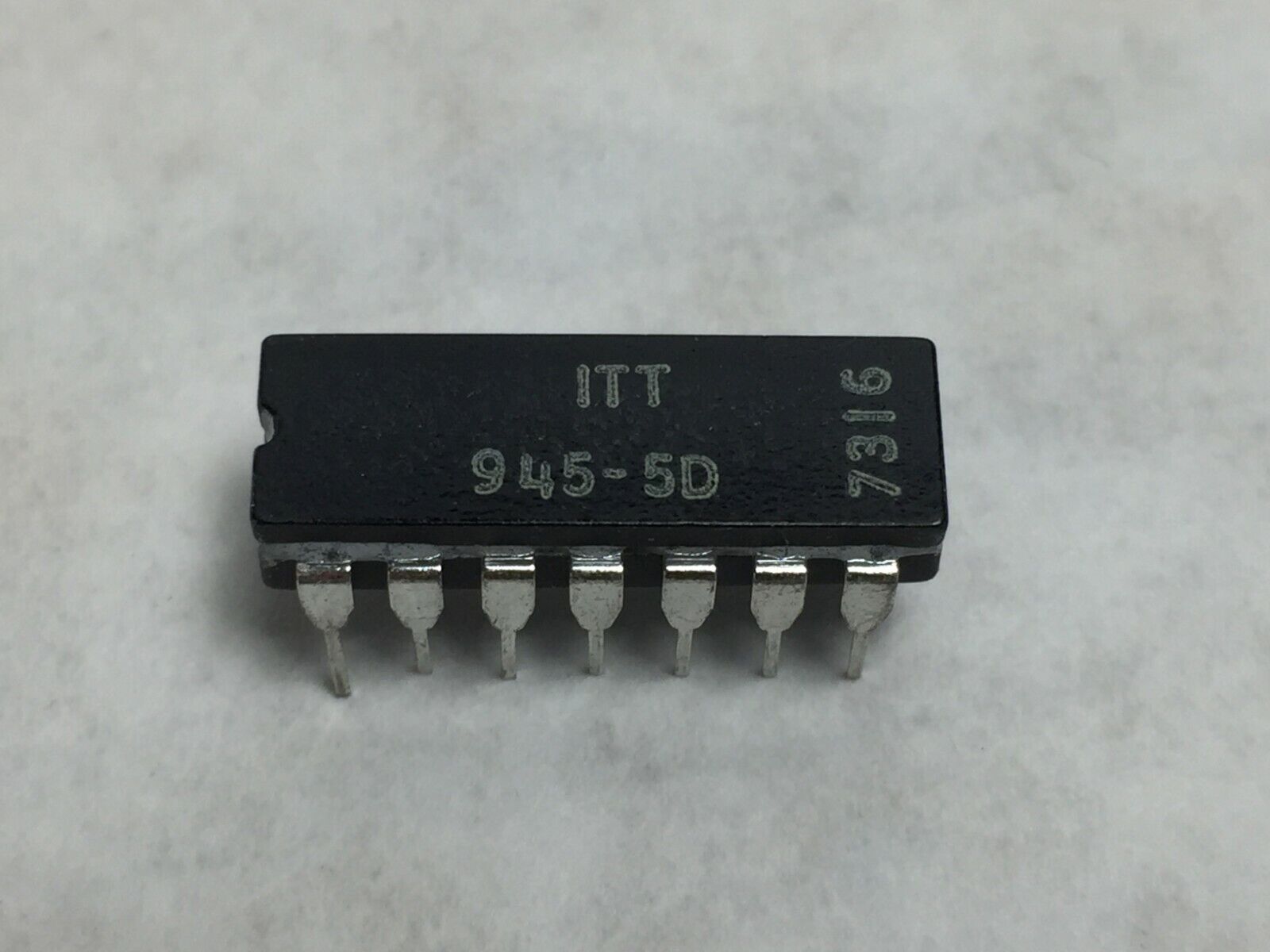 ITT 945-5D Integrated Circuits  Lot of 7 NOS