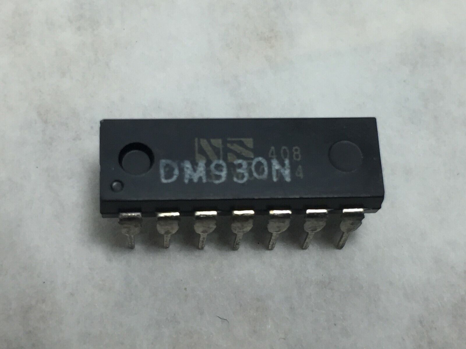 (6) DM930N Integrated Circuits  Lot of 6
