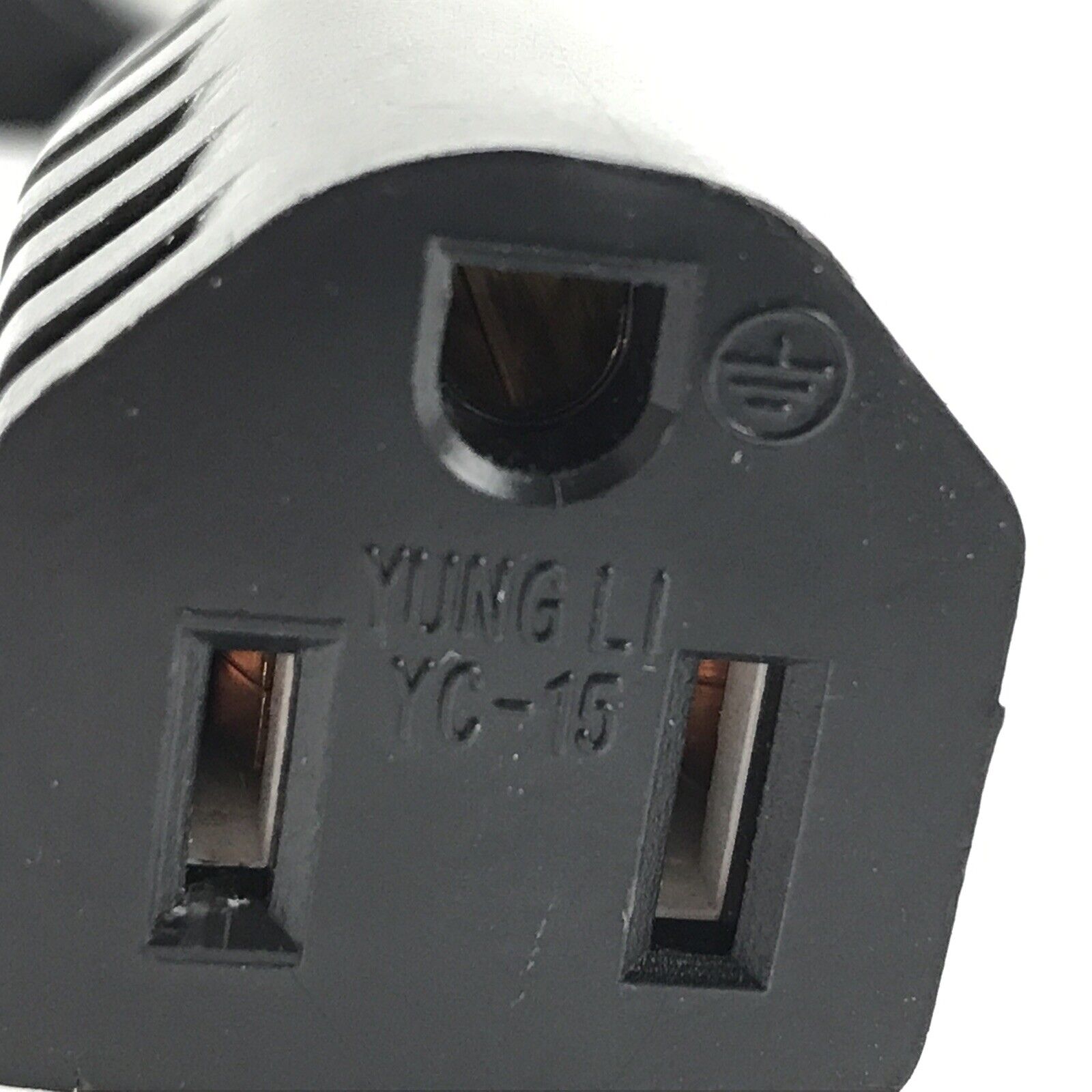 Yung LI YC-15 13A 125V E152635 Pass Through Wall Plug