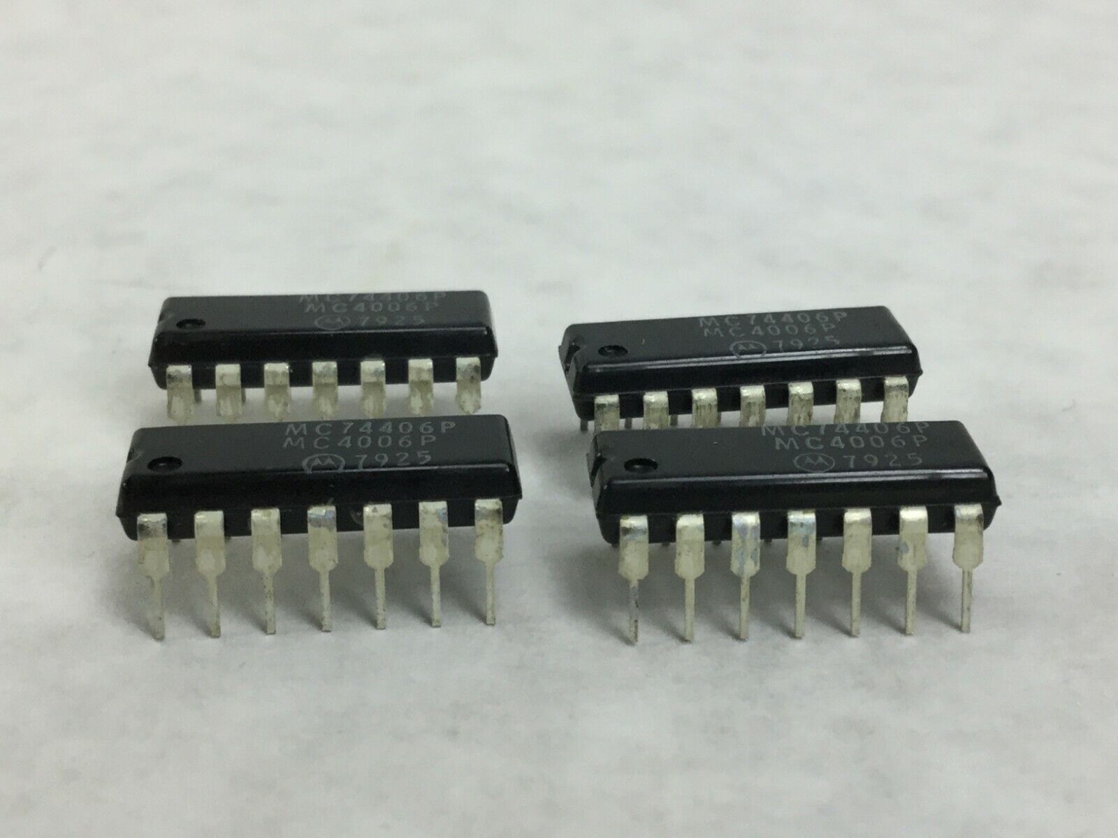 Genuine MOTOROLA MC74406P 3-To-8 Line Demultplexer/Decoder 14 Pin Dip  Lot of 4
