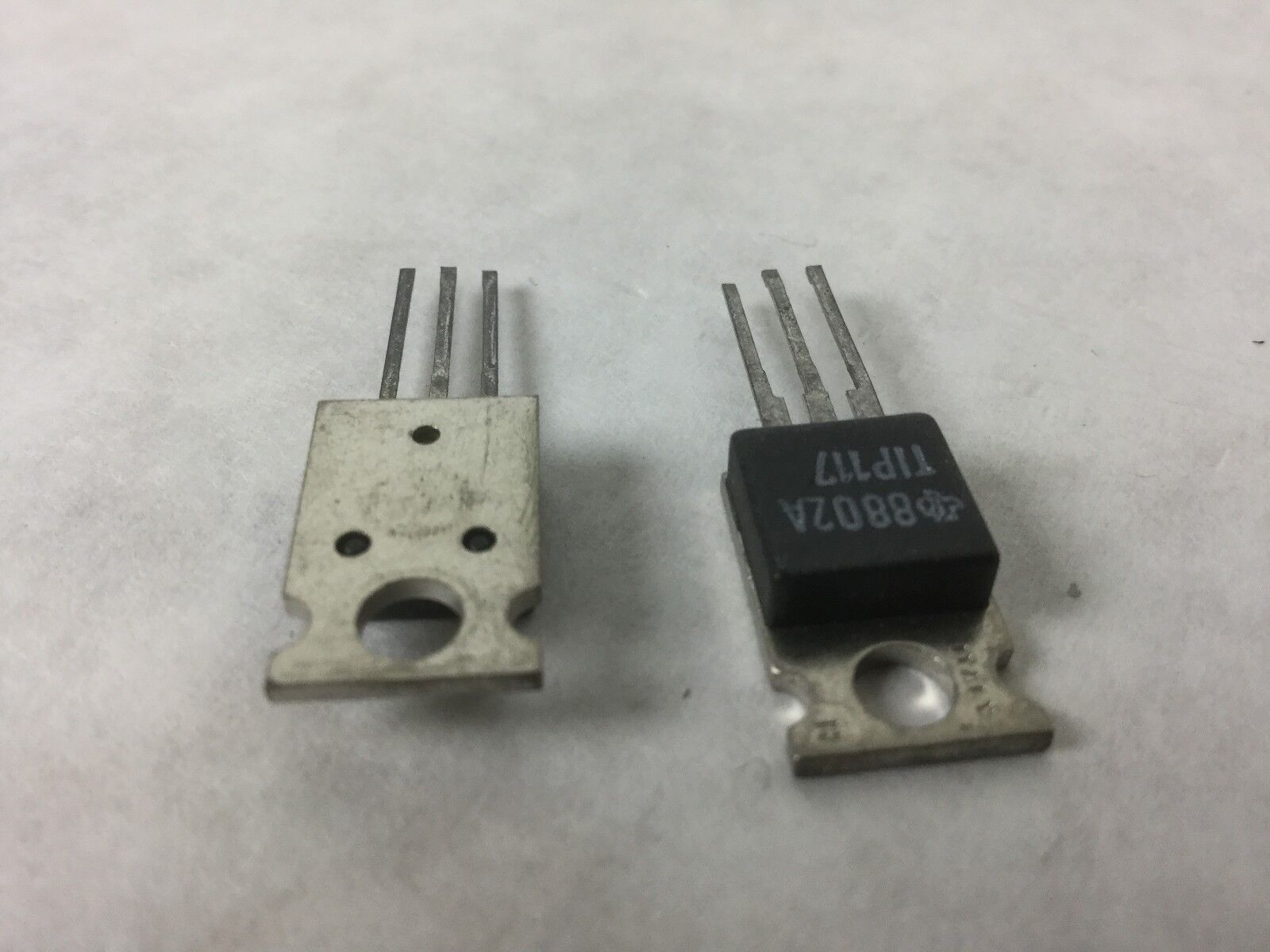 Texas Instruments TIP117, Darlington Transistors 3-TO-220 (Lot of 25), NEW