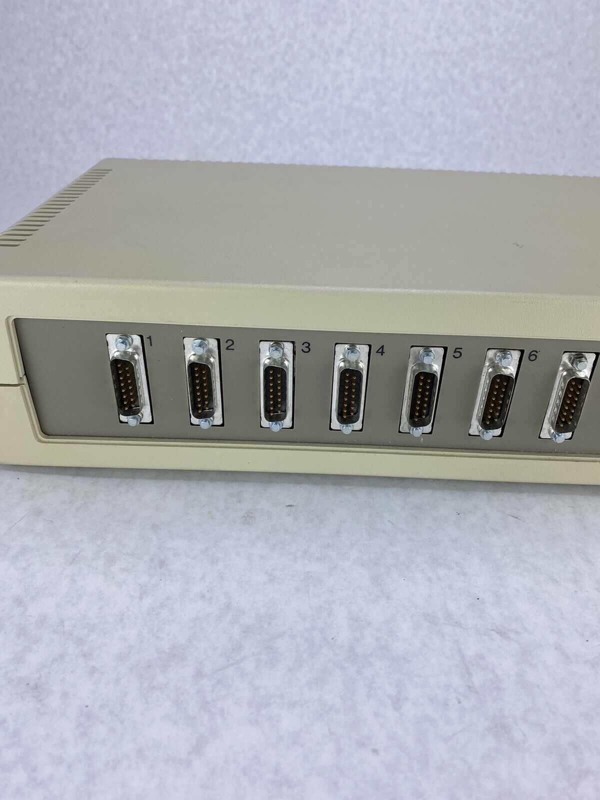 Digital DELNI-AA 8-Port Network Hub w/DECXM-M.C01 Transceiver + Misc. Cables