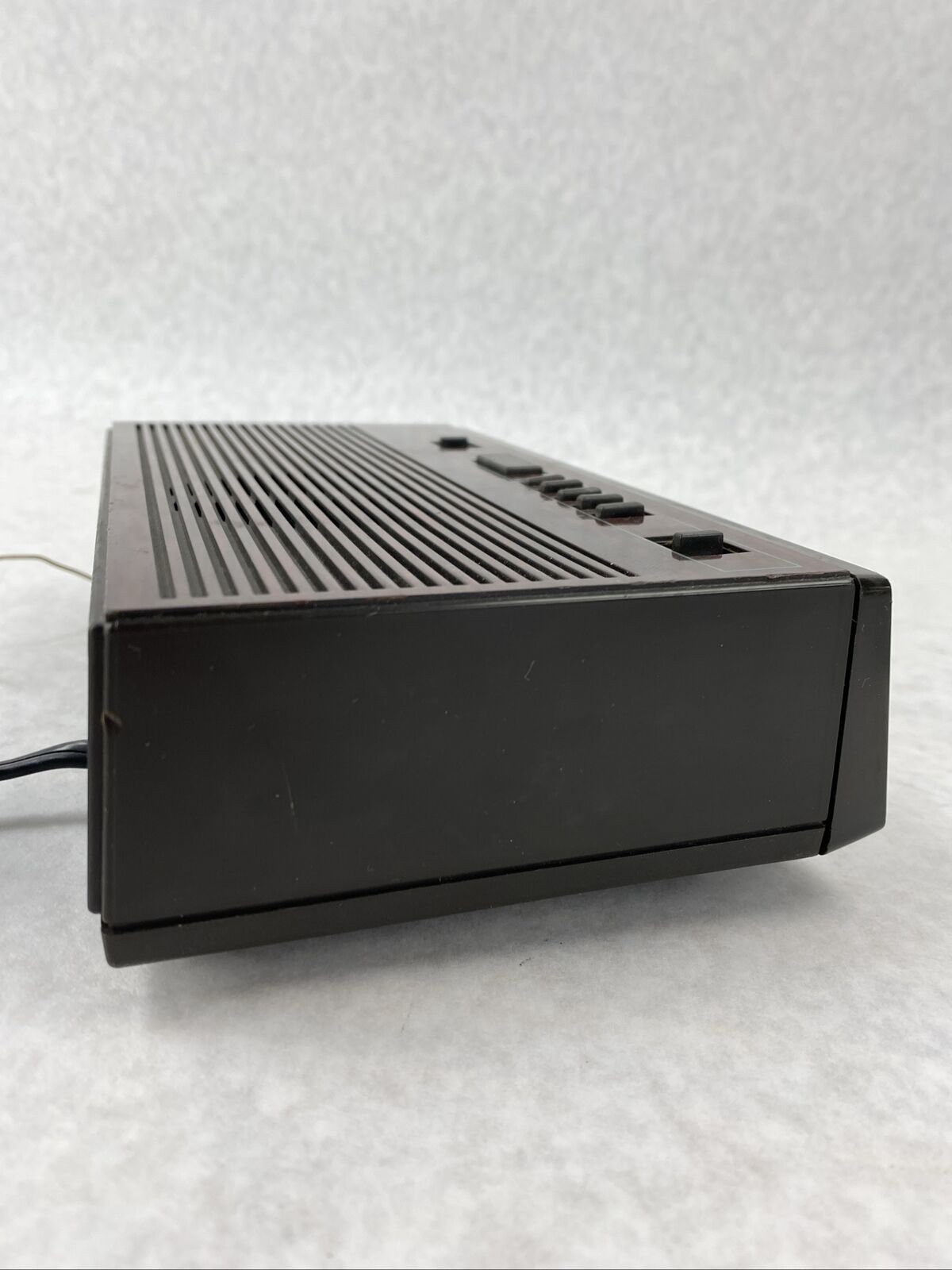 Soundesign 3620WAL Vintage Retro AM/FM Radio Alarm Clock Neon Red Display