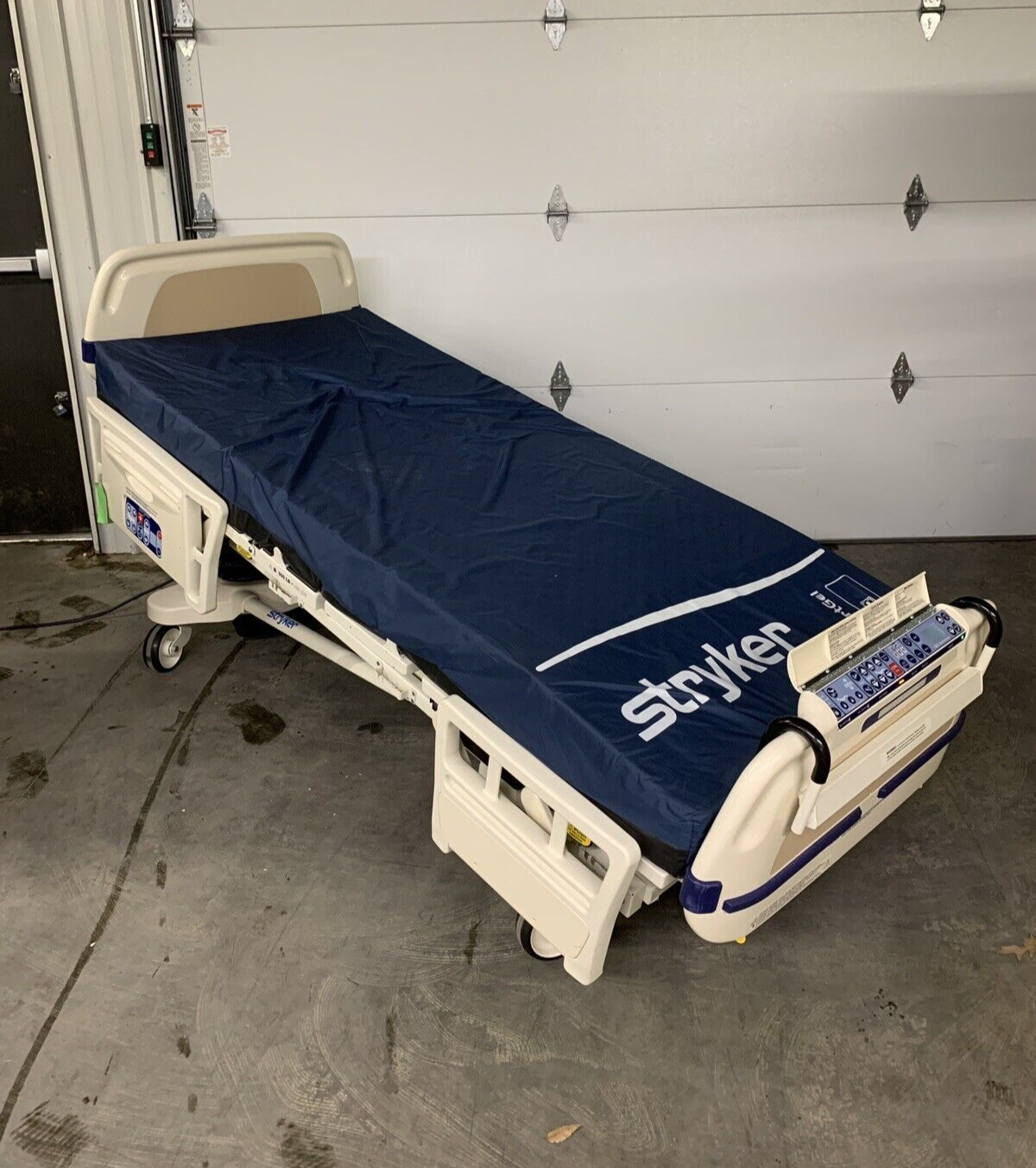Stryker Epic Bed 2030 Critical Care Hospital Bed w/ Comfort Gel Mattress