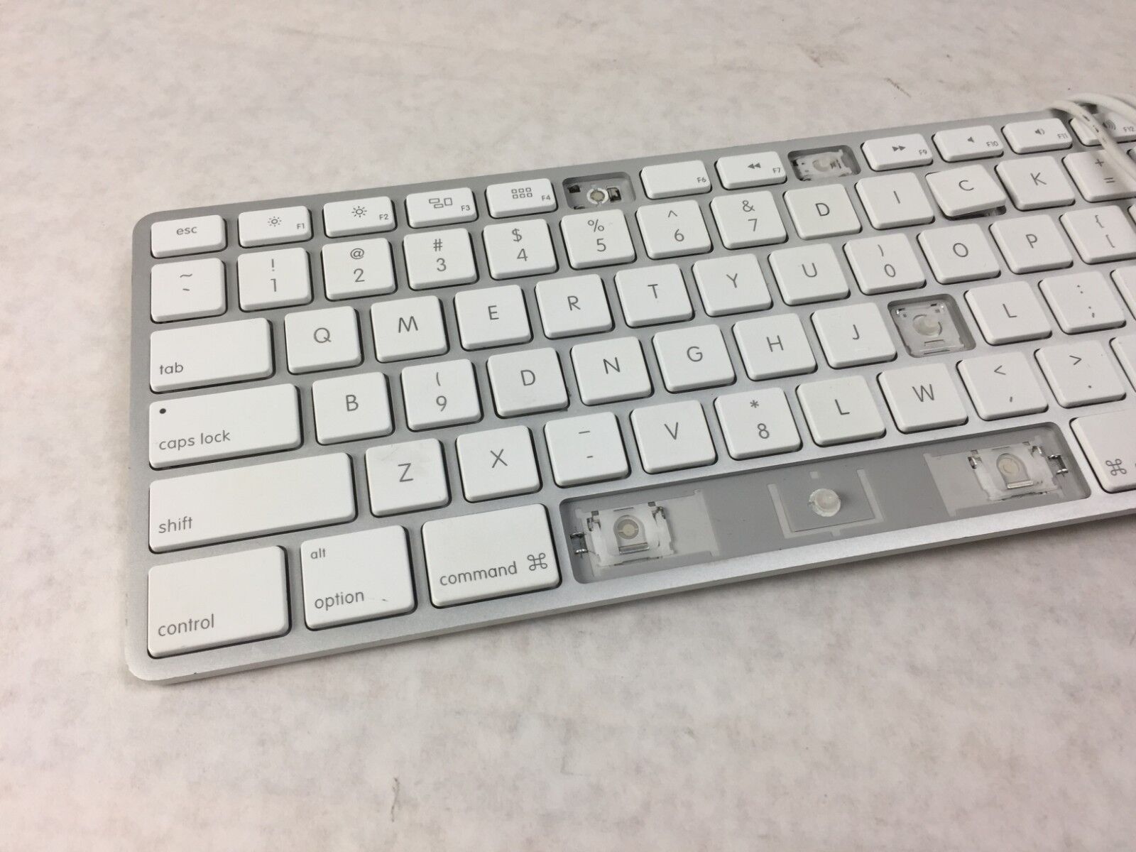 Apple A1243 MB110LL/A Wired Keyboard, Numeric Keypad A1243 Parts/Repair Lot (15)