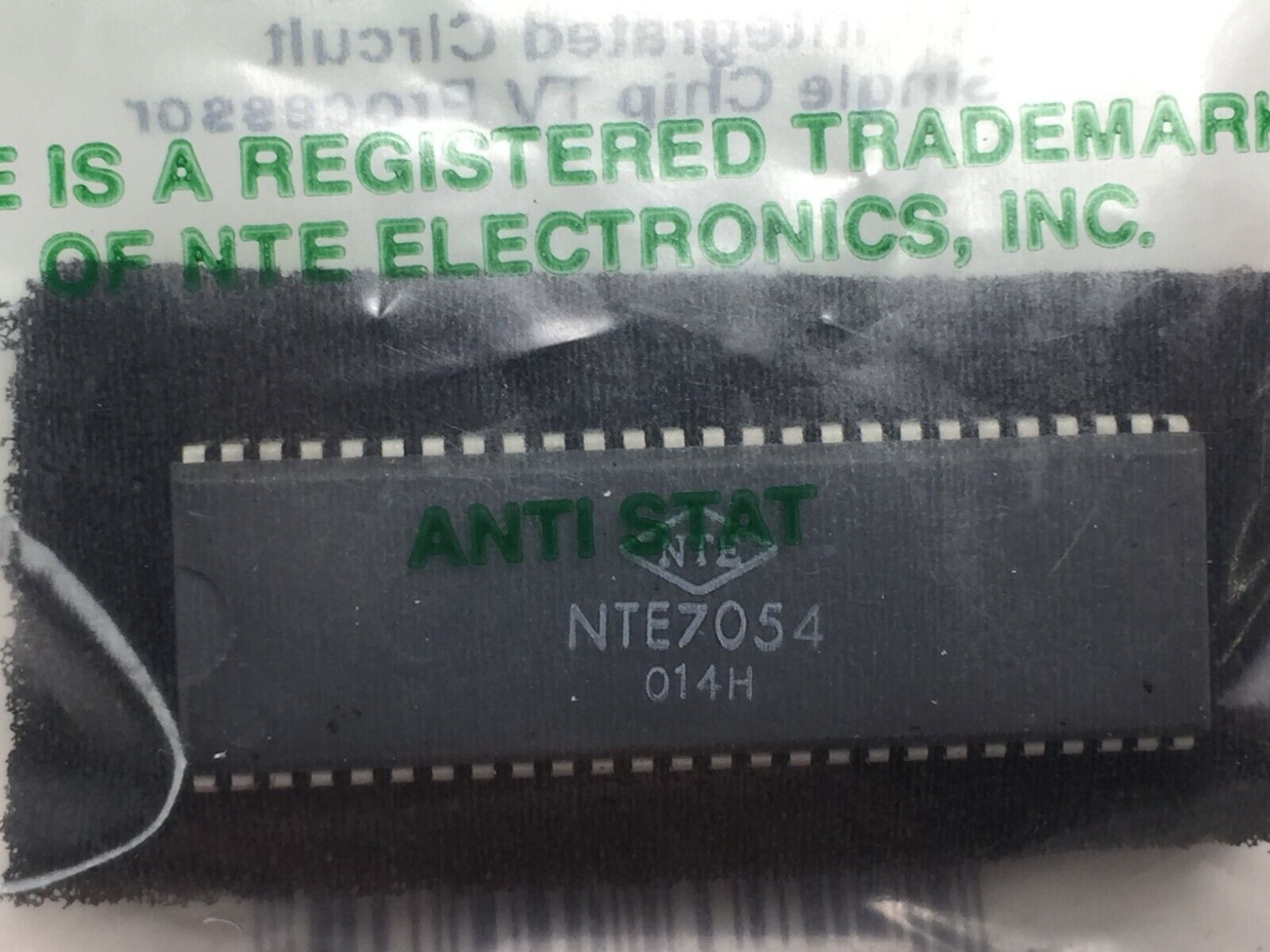NTE NTE7054 Integrated Circuit Single Chip TV Processor 52 Lead Dip