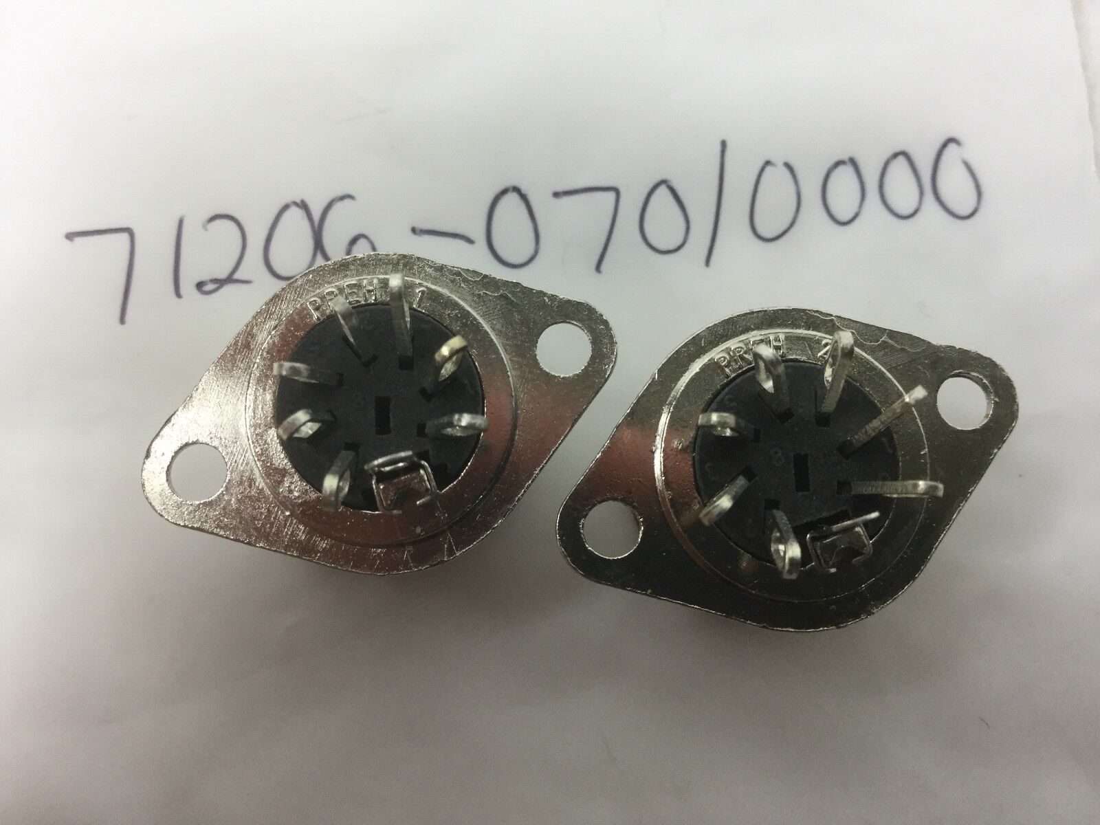 PREH 71206-070-0000, LKG PANEL MNT REC FE, Lot of 2