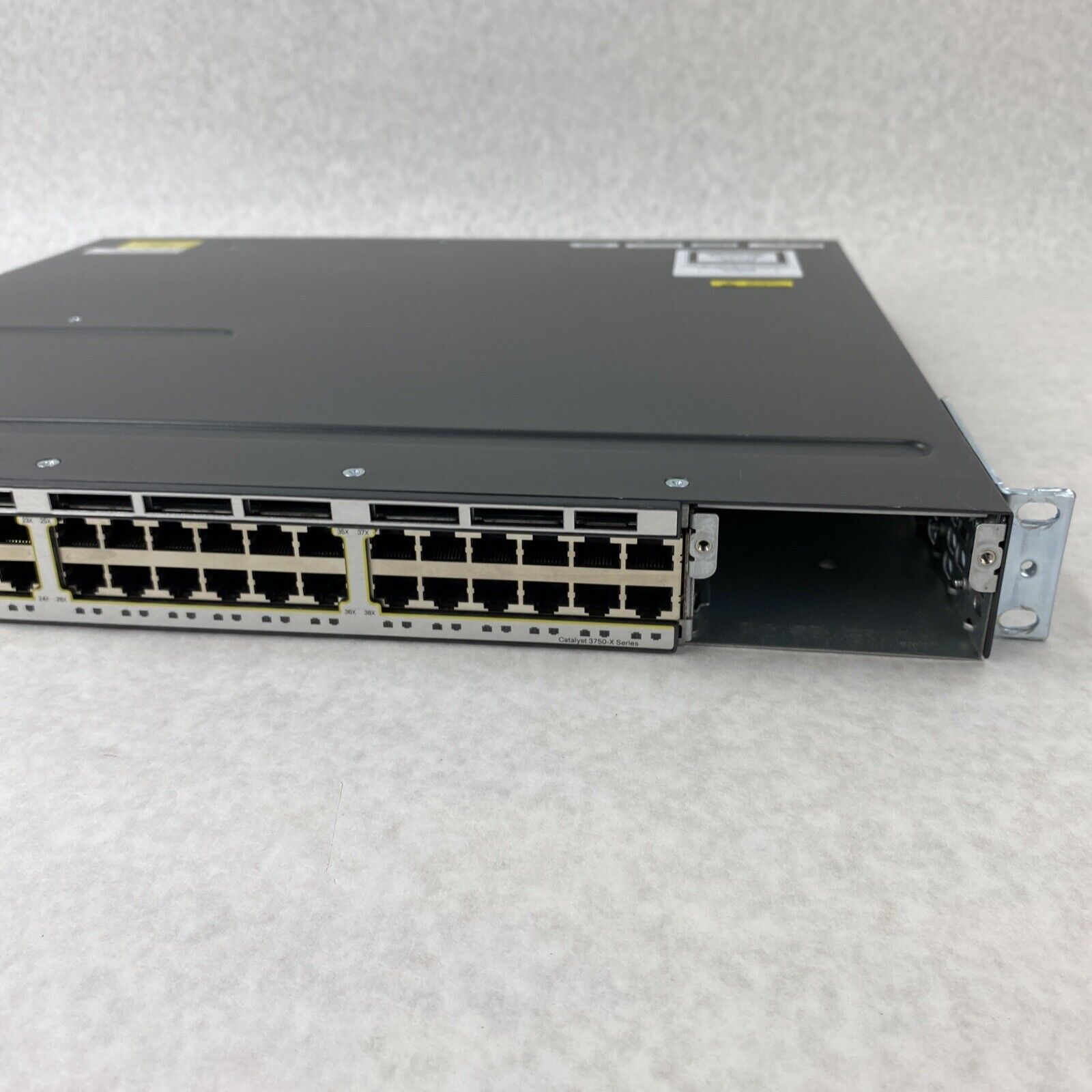 Cisco WS-C3750X-48T-E V04 Catalyst 3750 X-Series 48-Port Gigabit Ethernet Switch