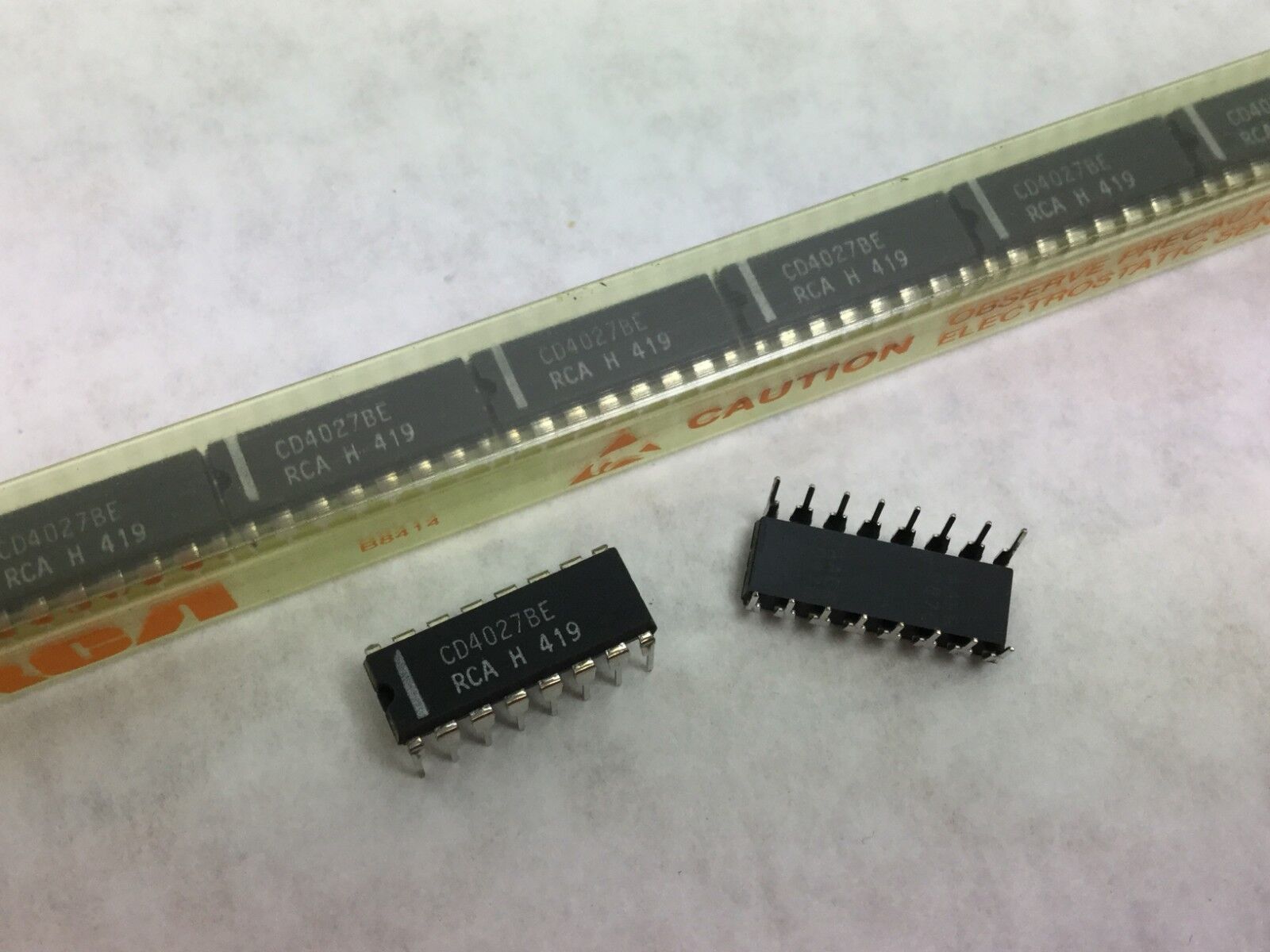 Genuine RCA CD4027BE  Integrated Circuit  16 Pin  Lot of 20