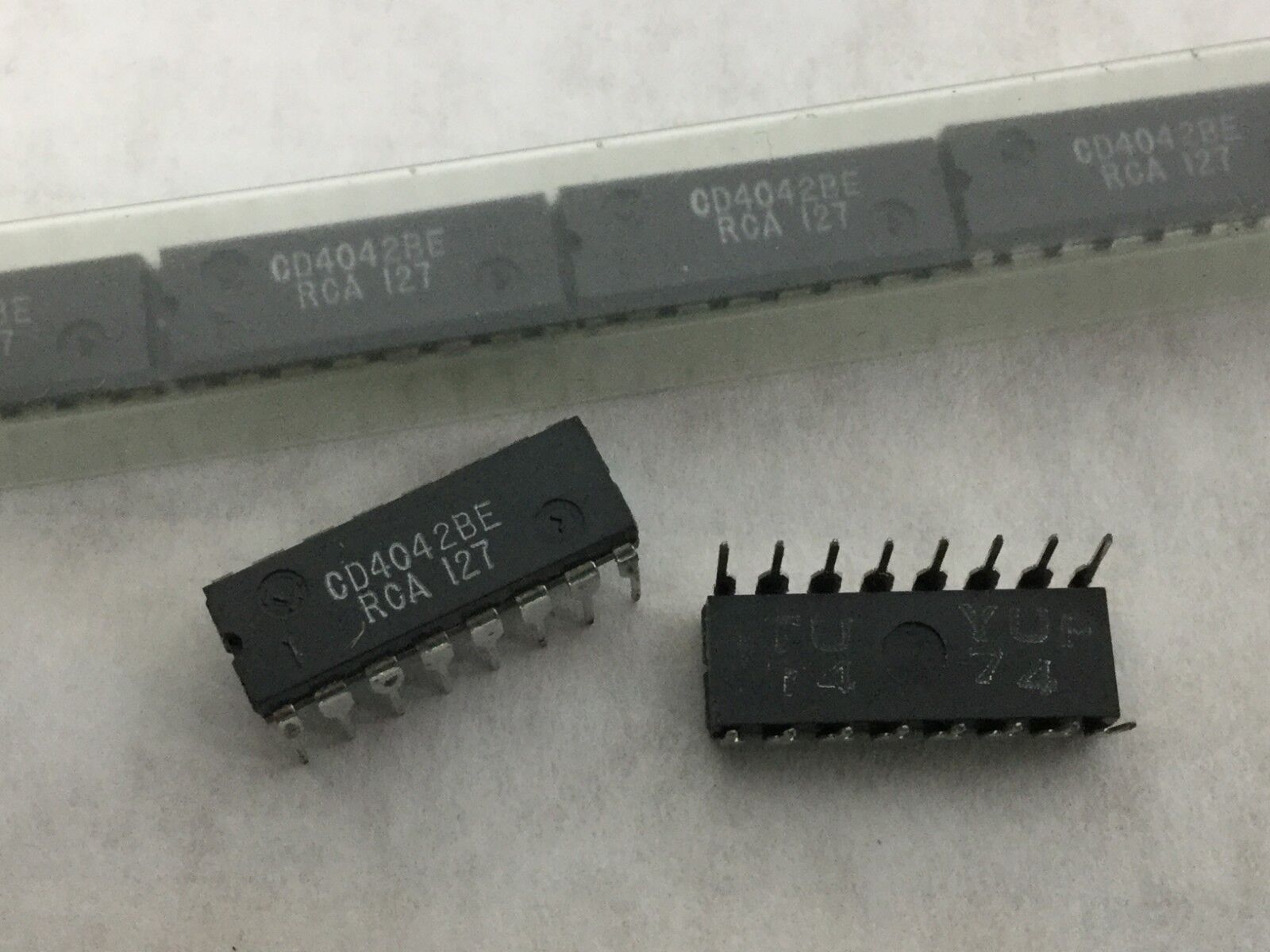 Genuine RCA CD4042BE 16 Pin Dip  Lot of 25  New in Anti Static Tube