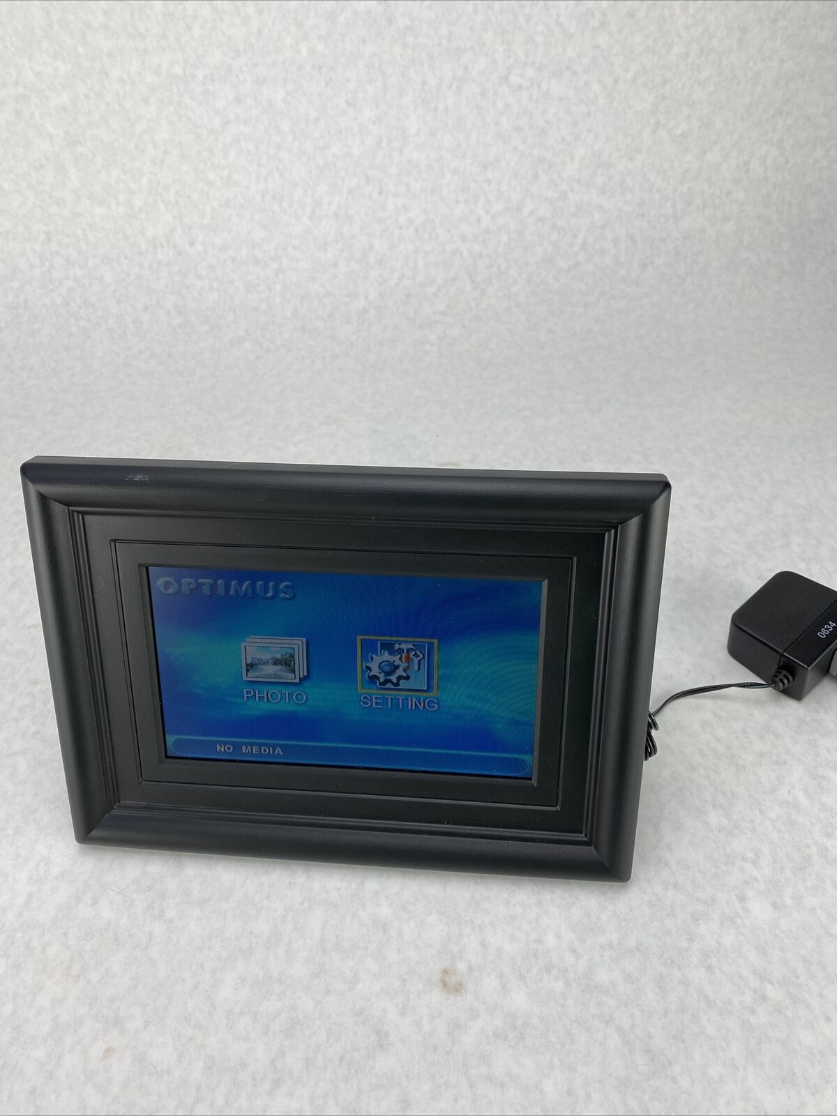 Optimus 16-235 7” Digital Photo Frame POWERS ON