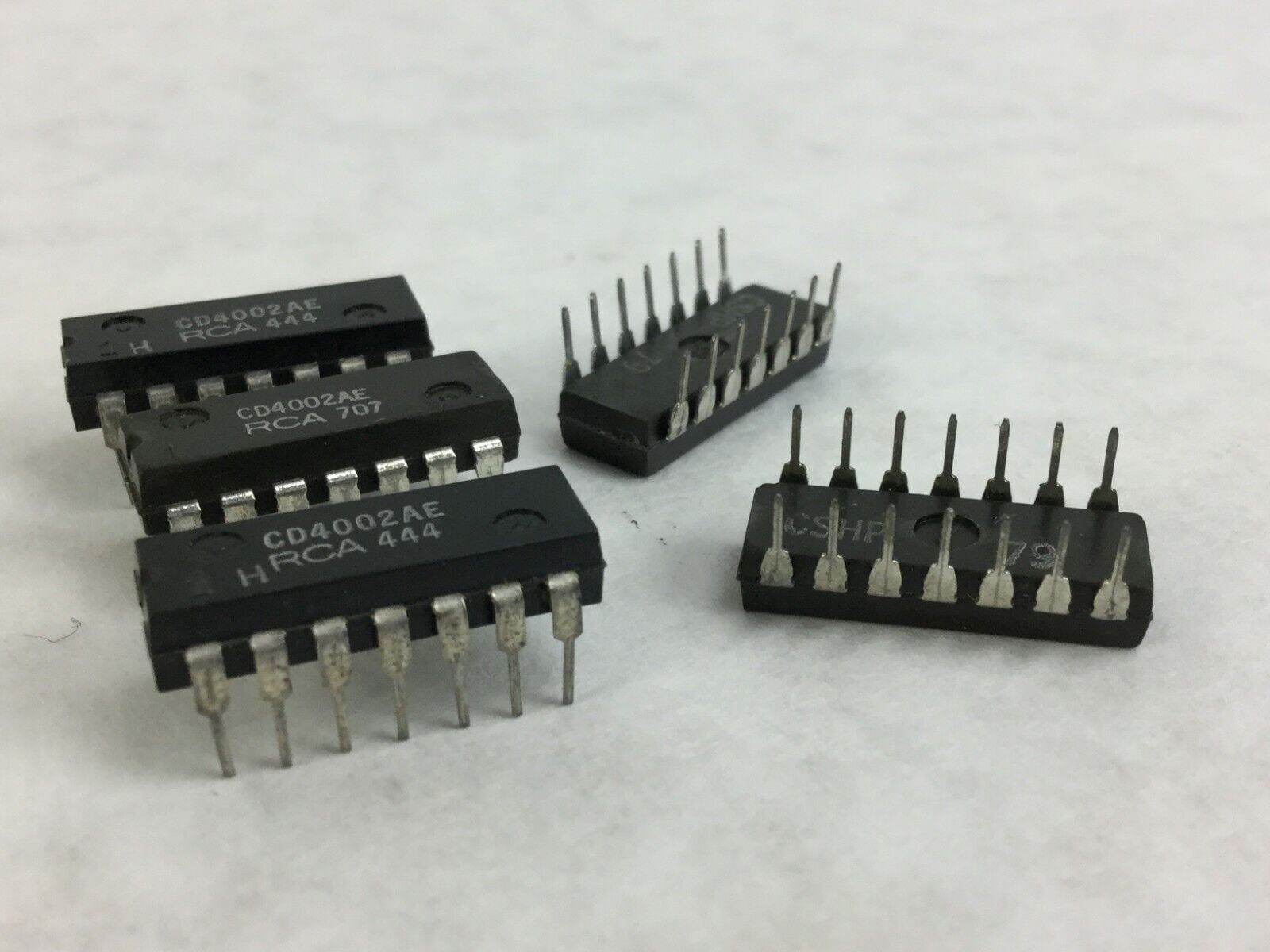 Genuine RCA CD4002AE Integrated Circuit  14 Pin Dip  Lot of 5