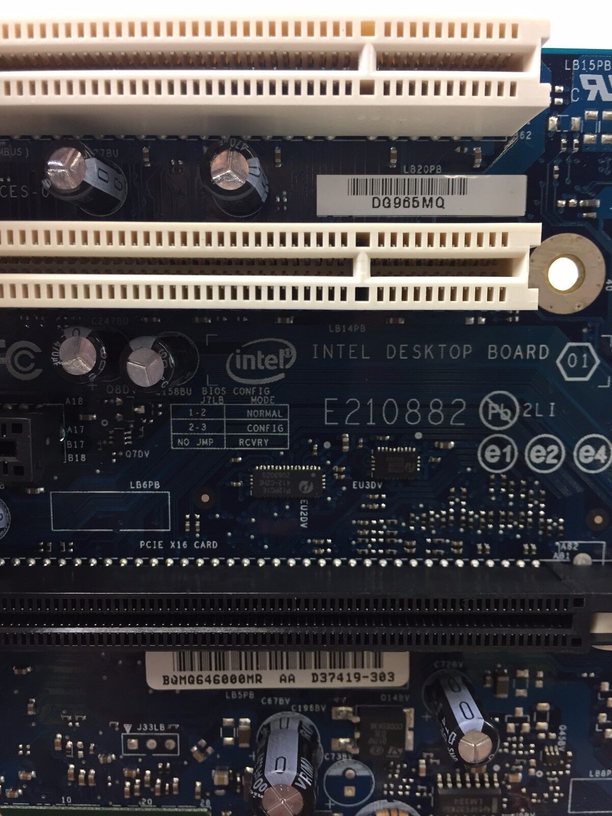 Intel DG965MQ, D37419-302 LGA 775/Socket T with Accessories