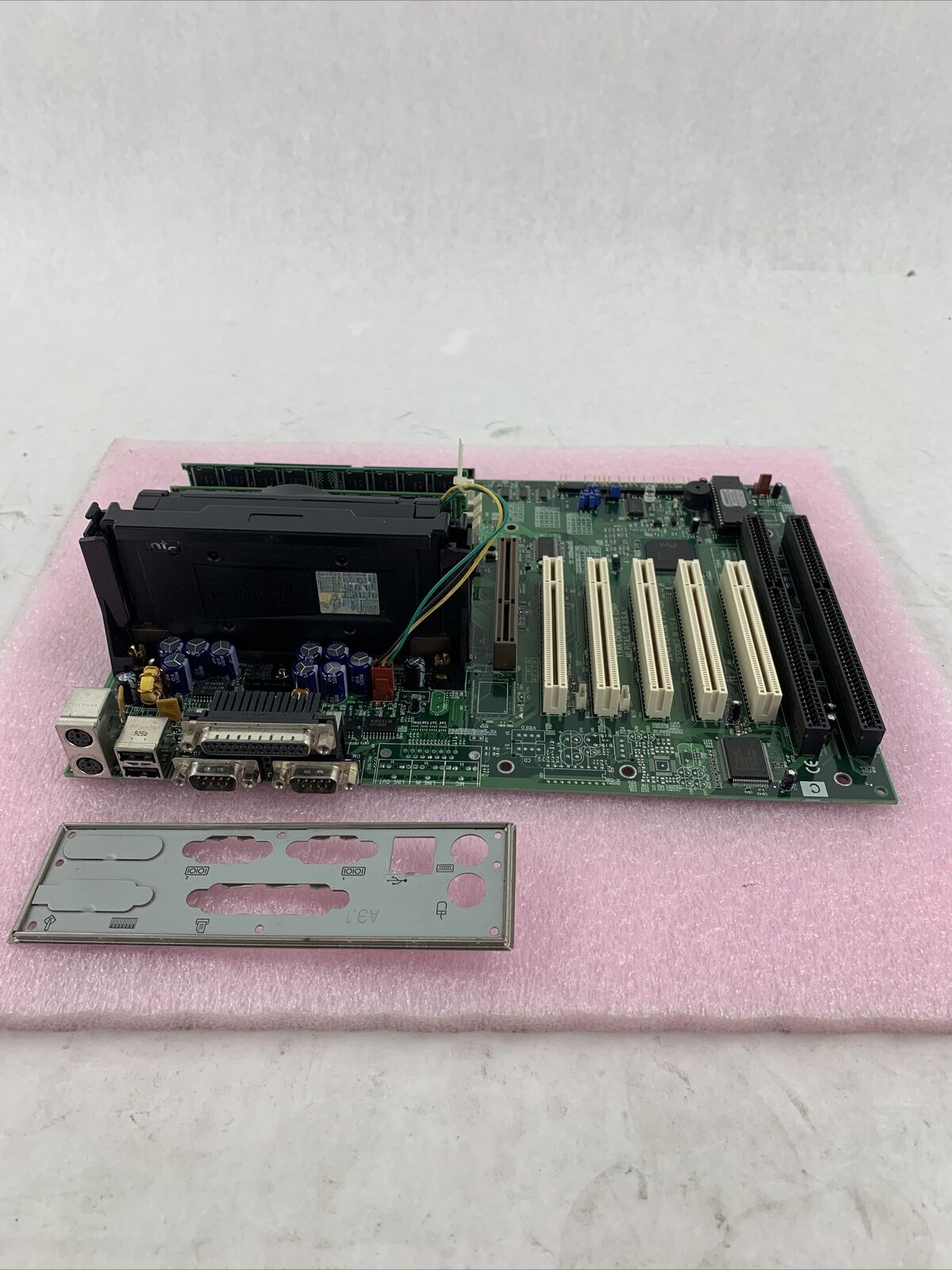 Tyan S1848 Motherboard Intel Pentium III 450MHz 416MB RAM 2x ISA w/ I/O Shield