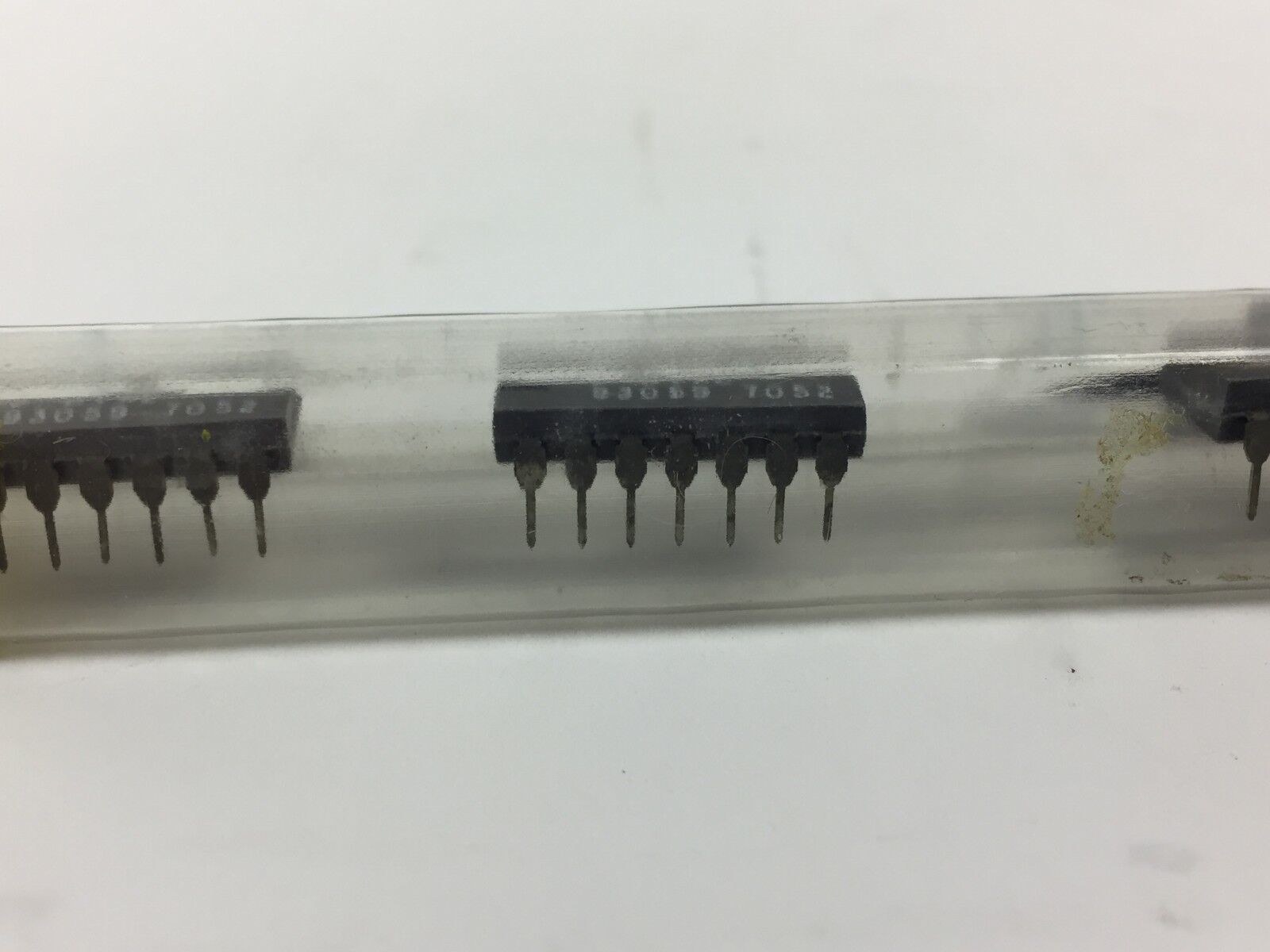 Unbranded F DTPL 93056 7052 14-Pin DIP Lot of 13