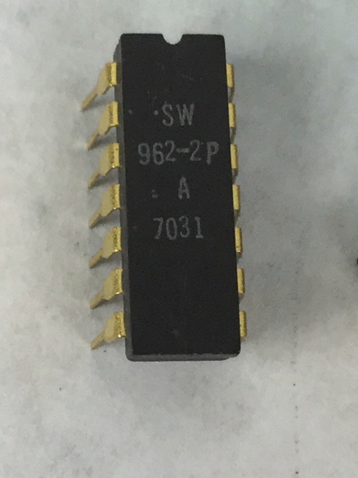 NEW SW 962-2P STEWART WARNER  Lot of 9  14 Pin Gold Dip