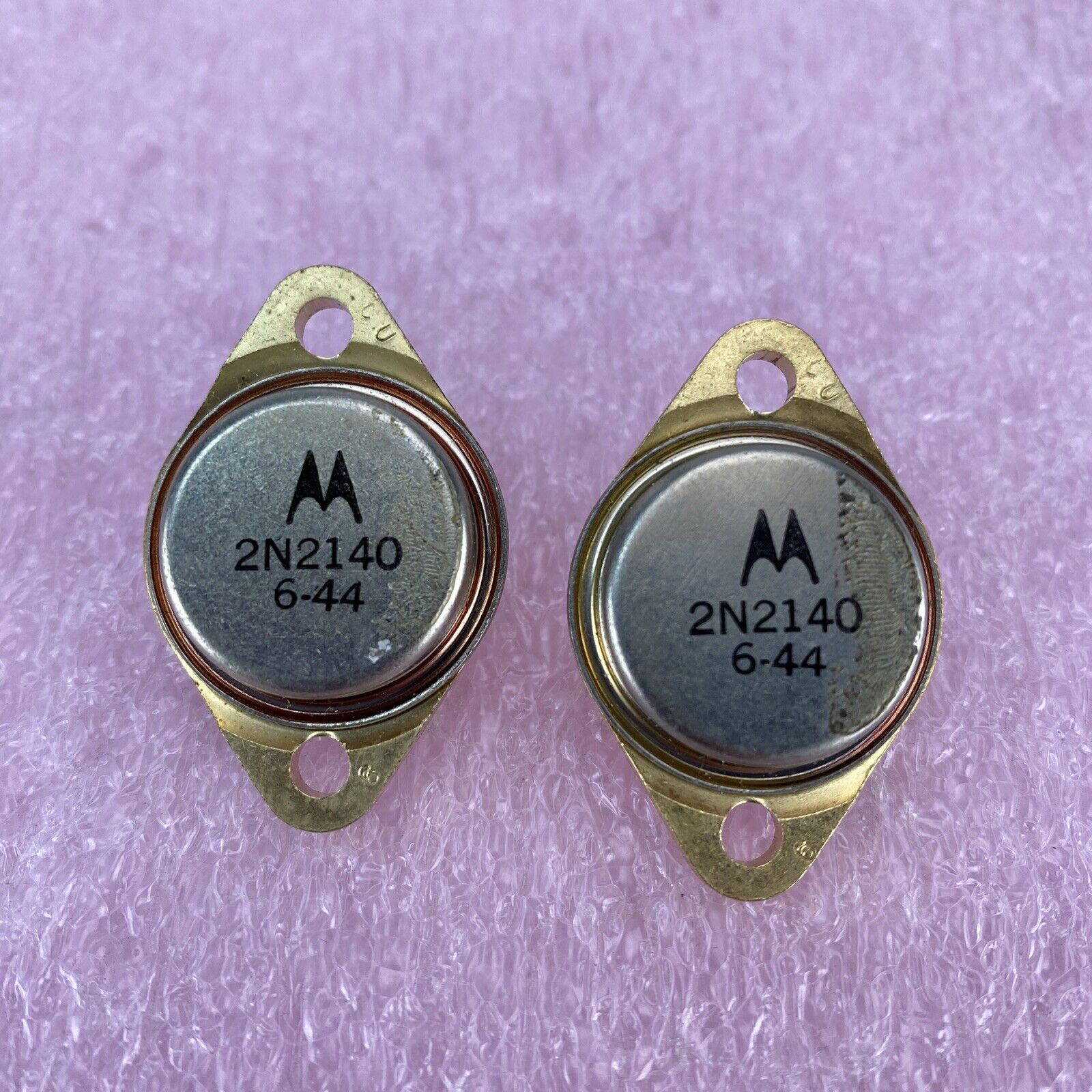 Lot( 2 ) Motorola 2N2140 Bipolar Transistor 6-44