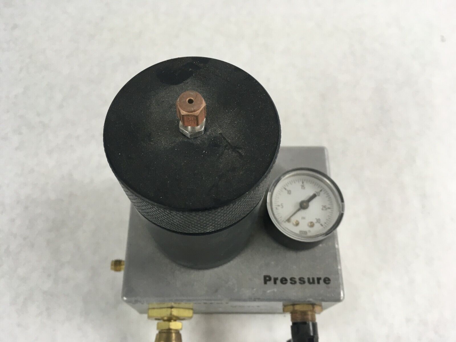 Pressure Compensated Flow Control Valve Vent With Container Vial
