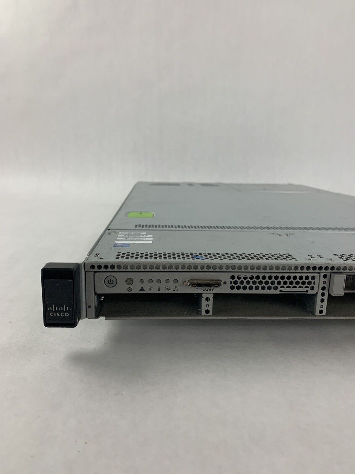 Cisco-UCS UCSC-C220-M3S Server Xeon E5-2609 2.4 GHz  16 GB RAM No HDD No OS
