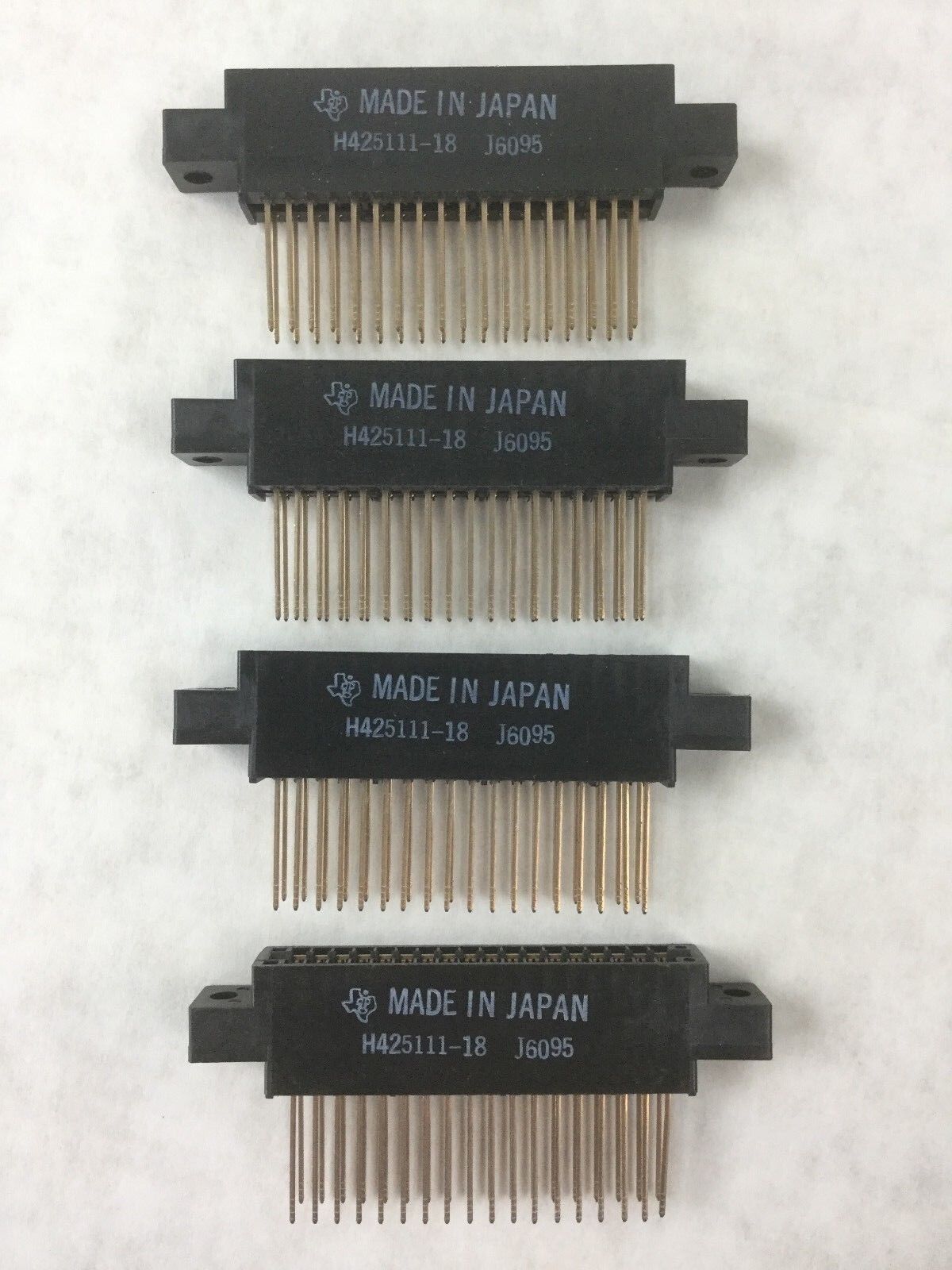 Texas H425111-18 (J6095) Connector Receptacle, (Lot of 4)