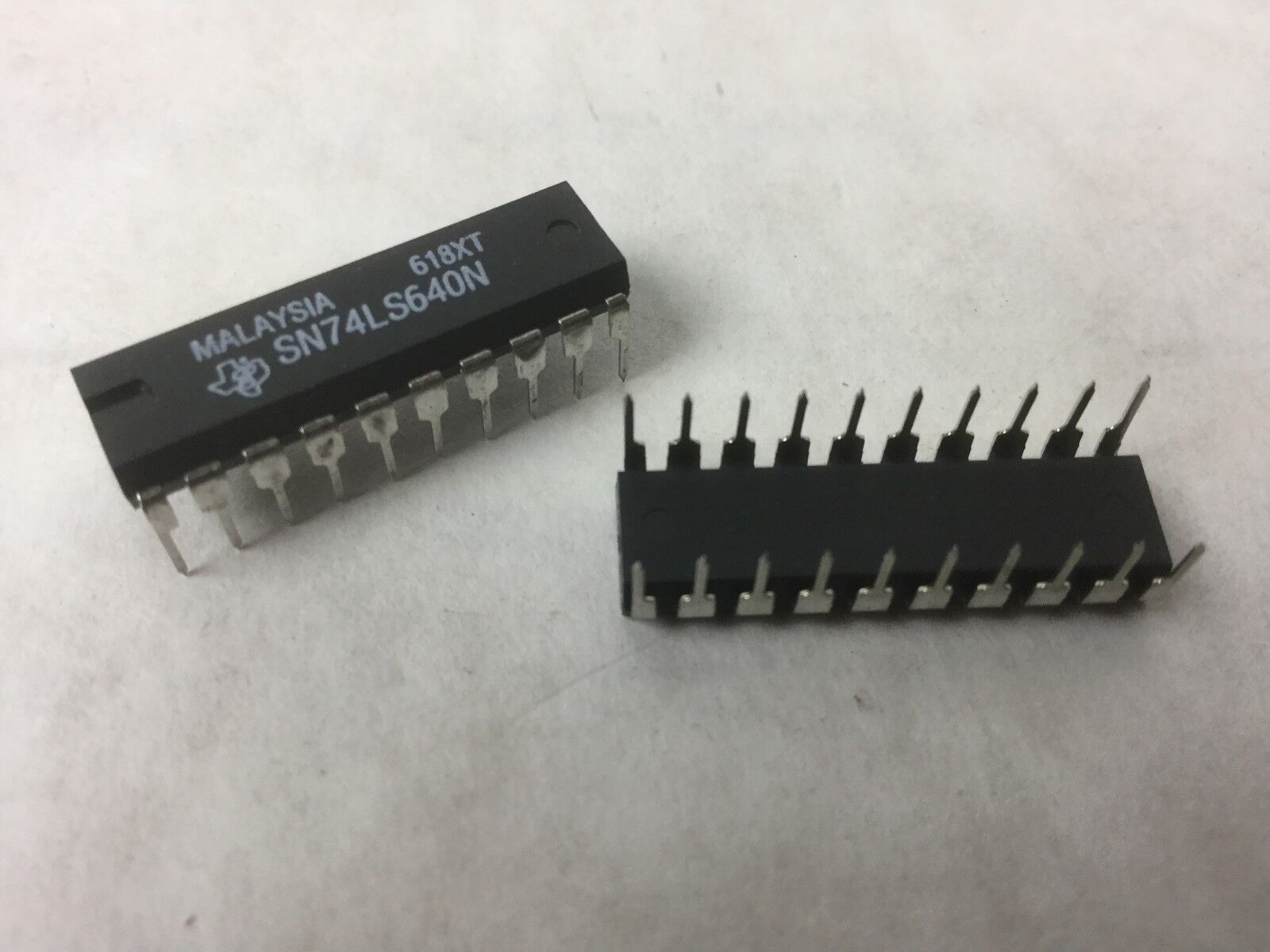 TEXAS SN74LS640N, IC BUS TRANSCEIVER 8BIT 20 DIP, Lot of 2