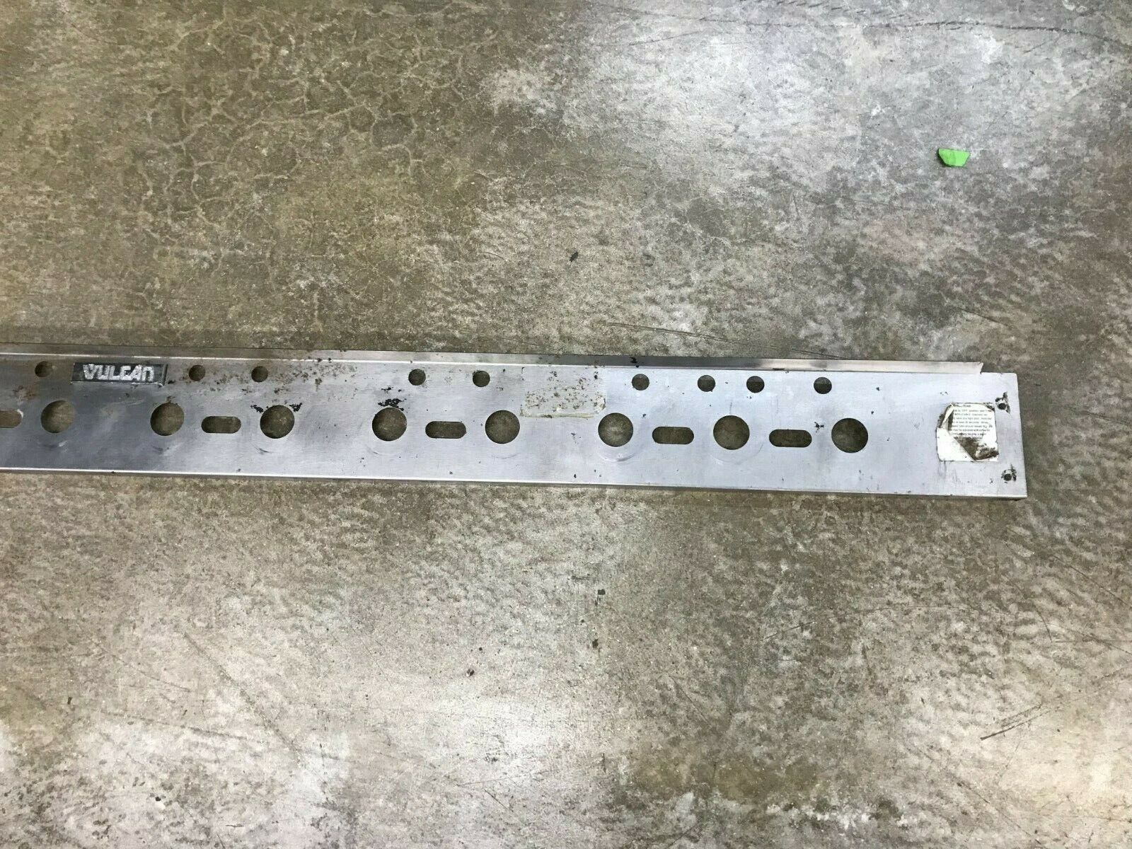 Vulcan Char-broiler Grill Cast-Iron Gas VACB72N-21 Front Panel 73"